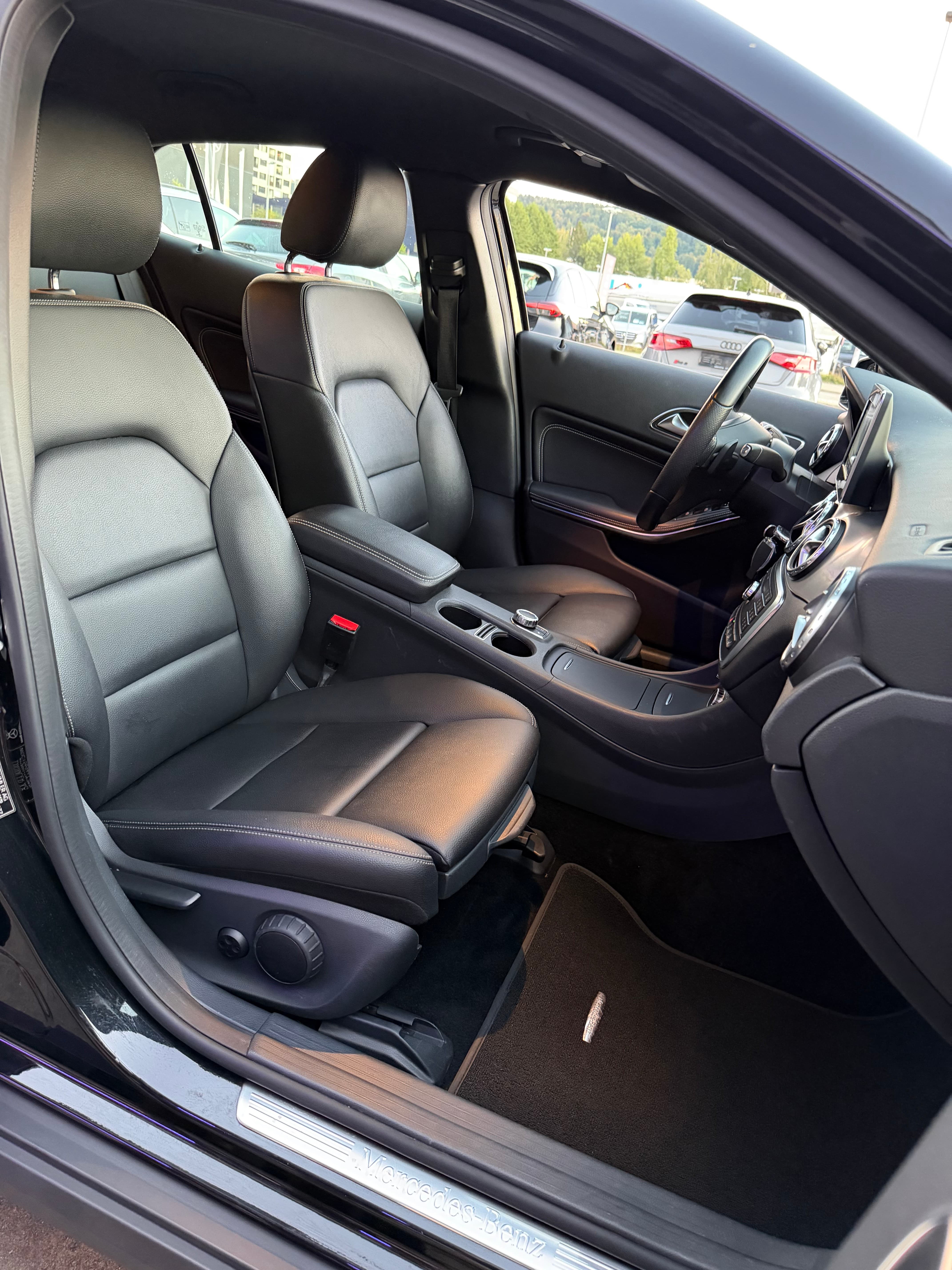 MERCEDES-BENZ GLA 250 Style 4Matic 7G-DCT - Bild 14