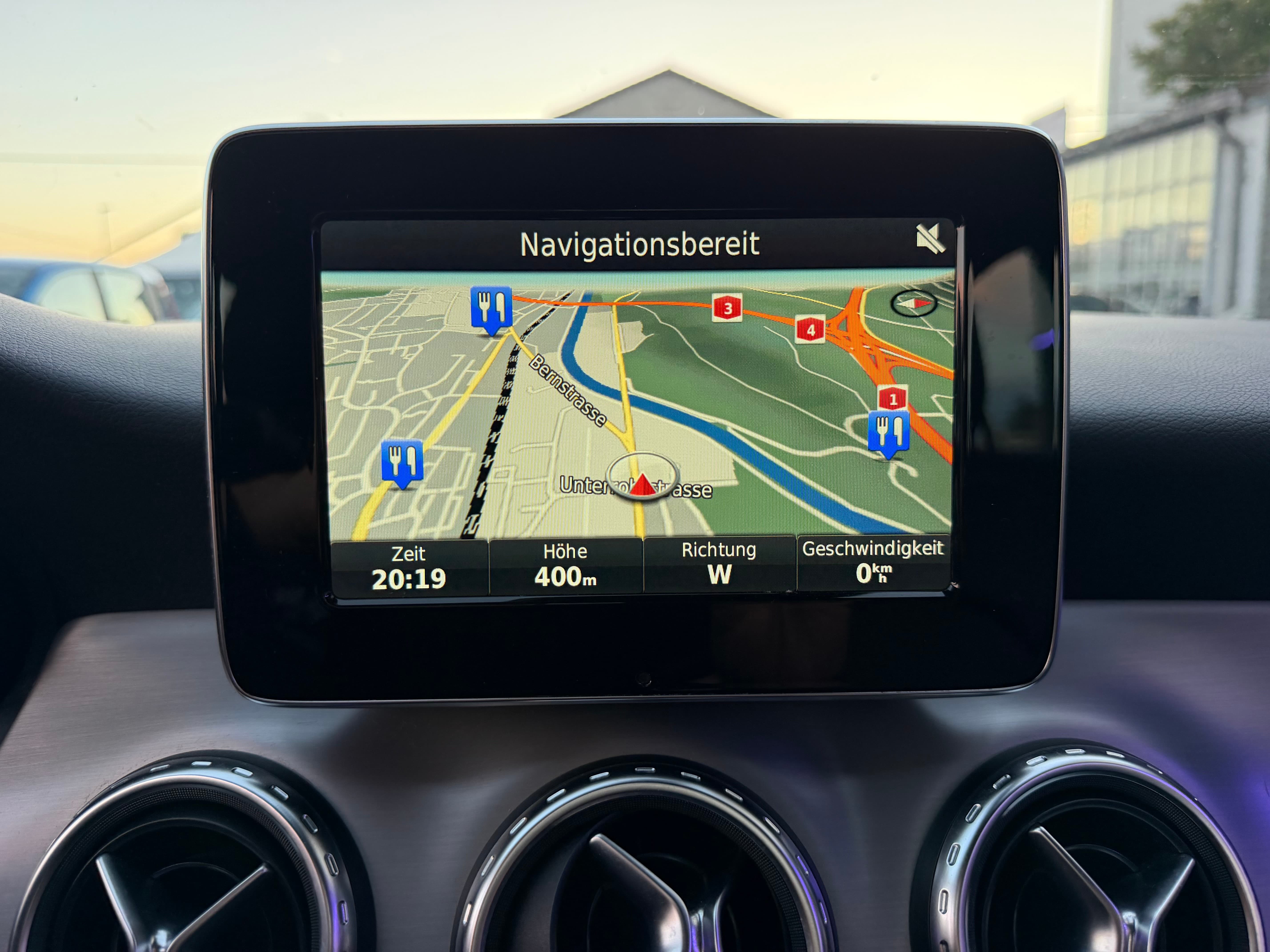 MERCEDES-BENZ GLA 250 Style 4Matic 7G-DCT - Bild 20