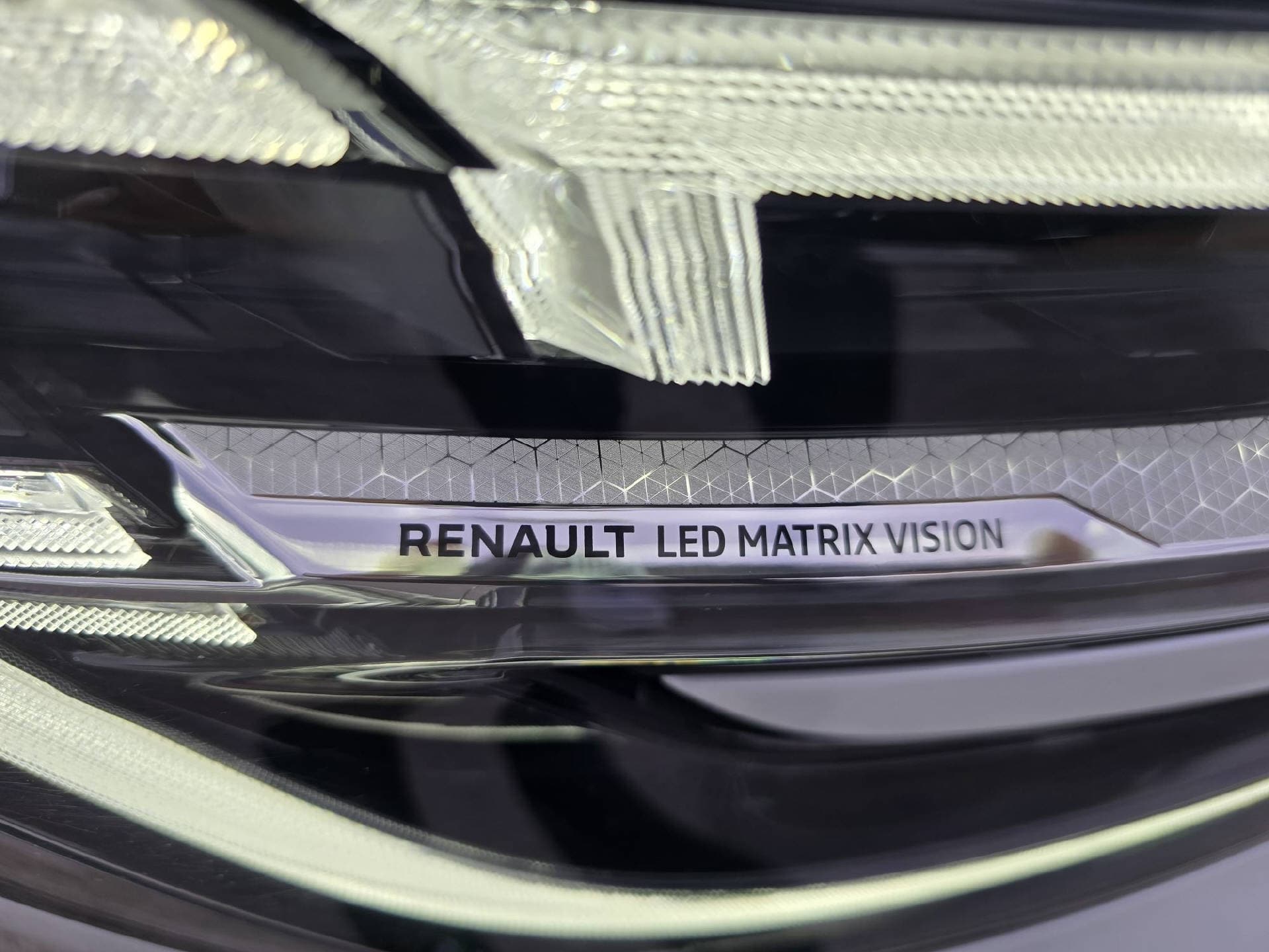 RENAULT Austral 1.2 E-Tech iconic - Bild 8