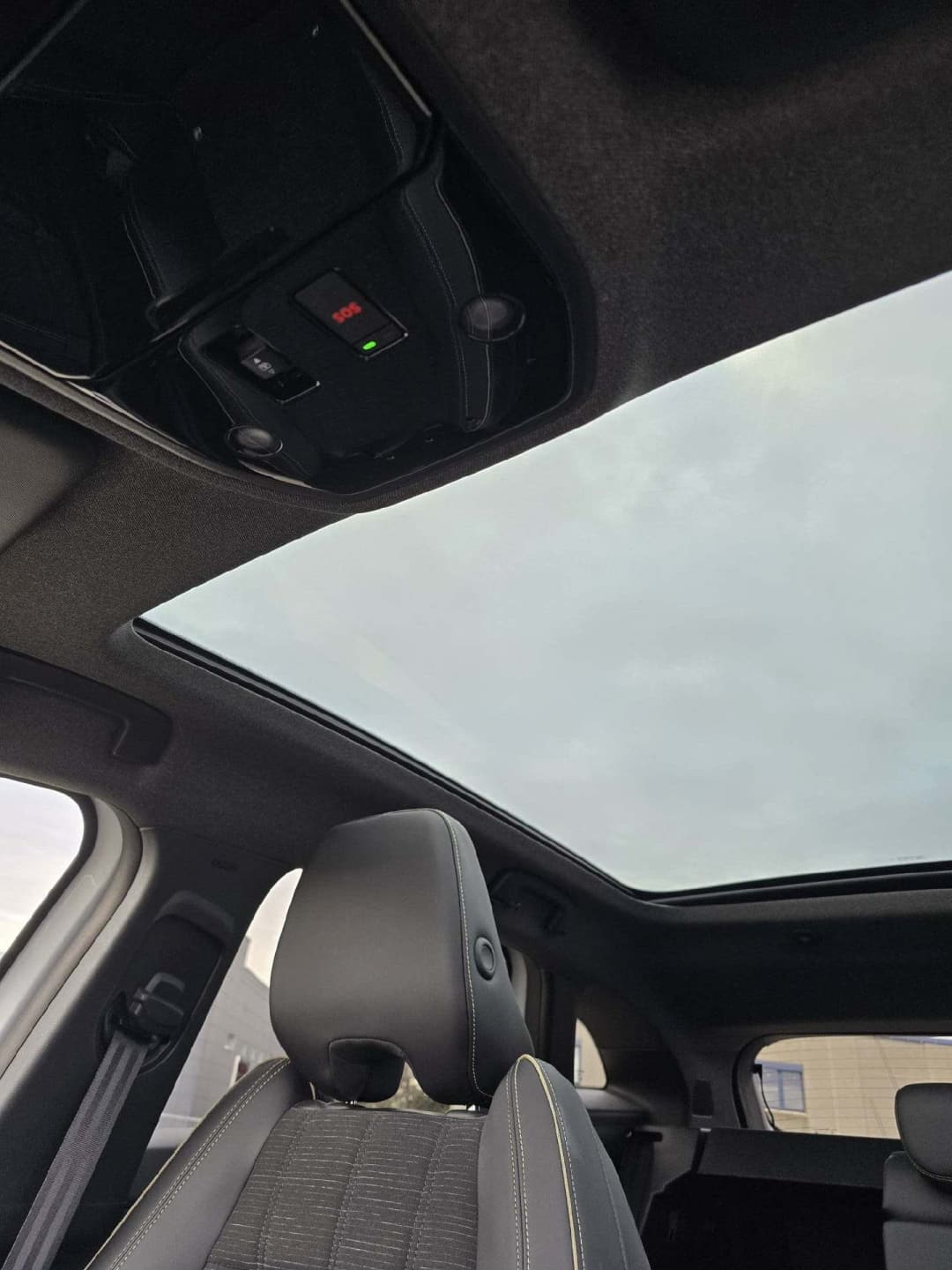 RENAULT Austral 1.2 E-Tech iconic - Bild 12