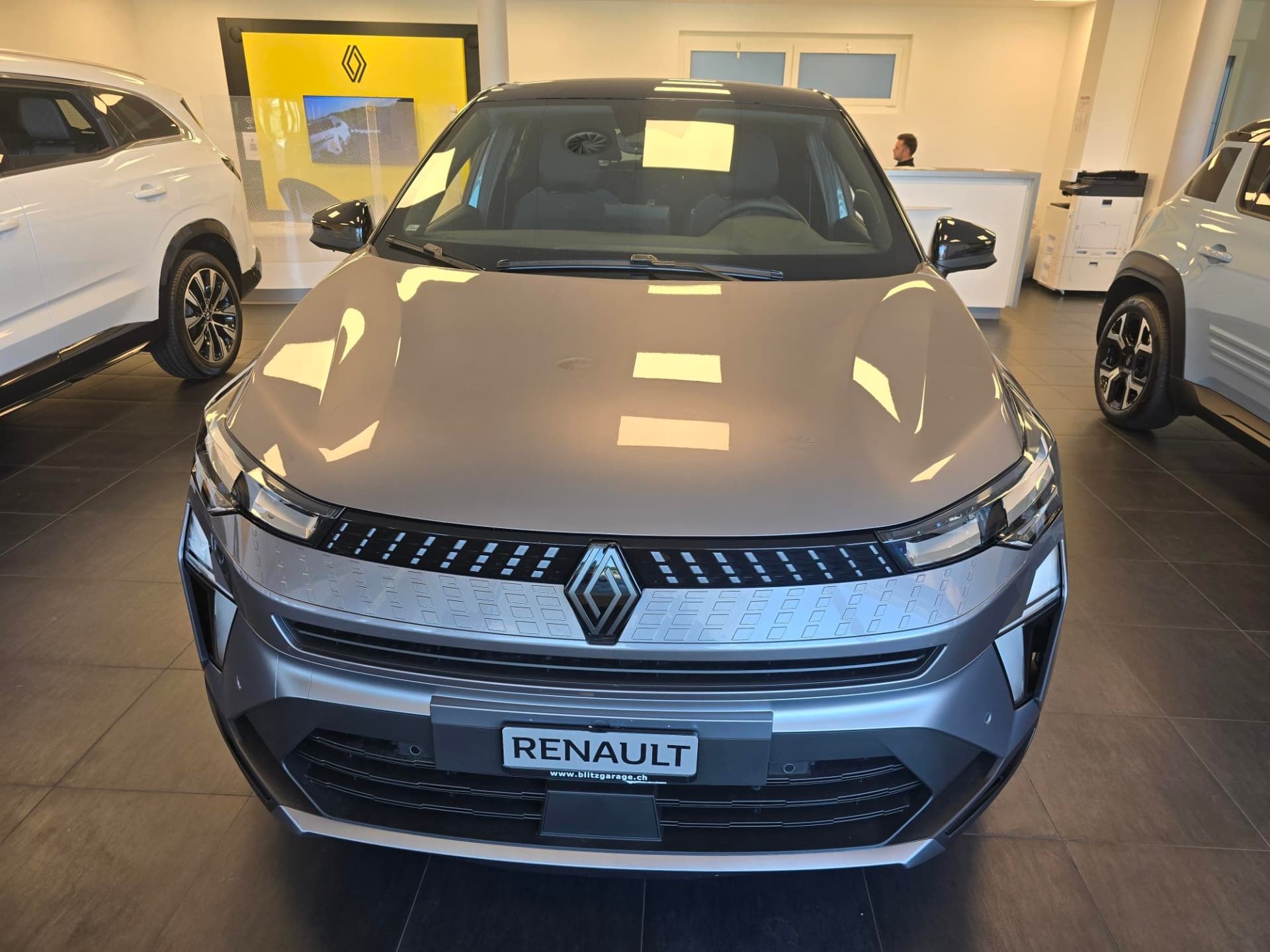 RENAULT CAPTUR FULL HYBRID E-TECH - Bild 2