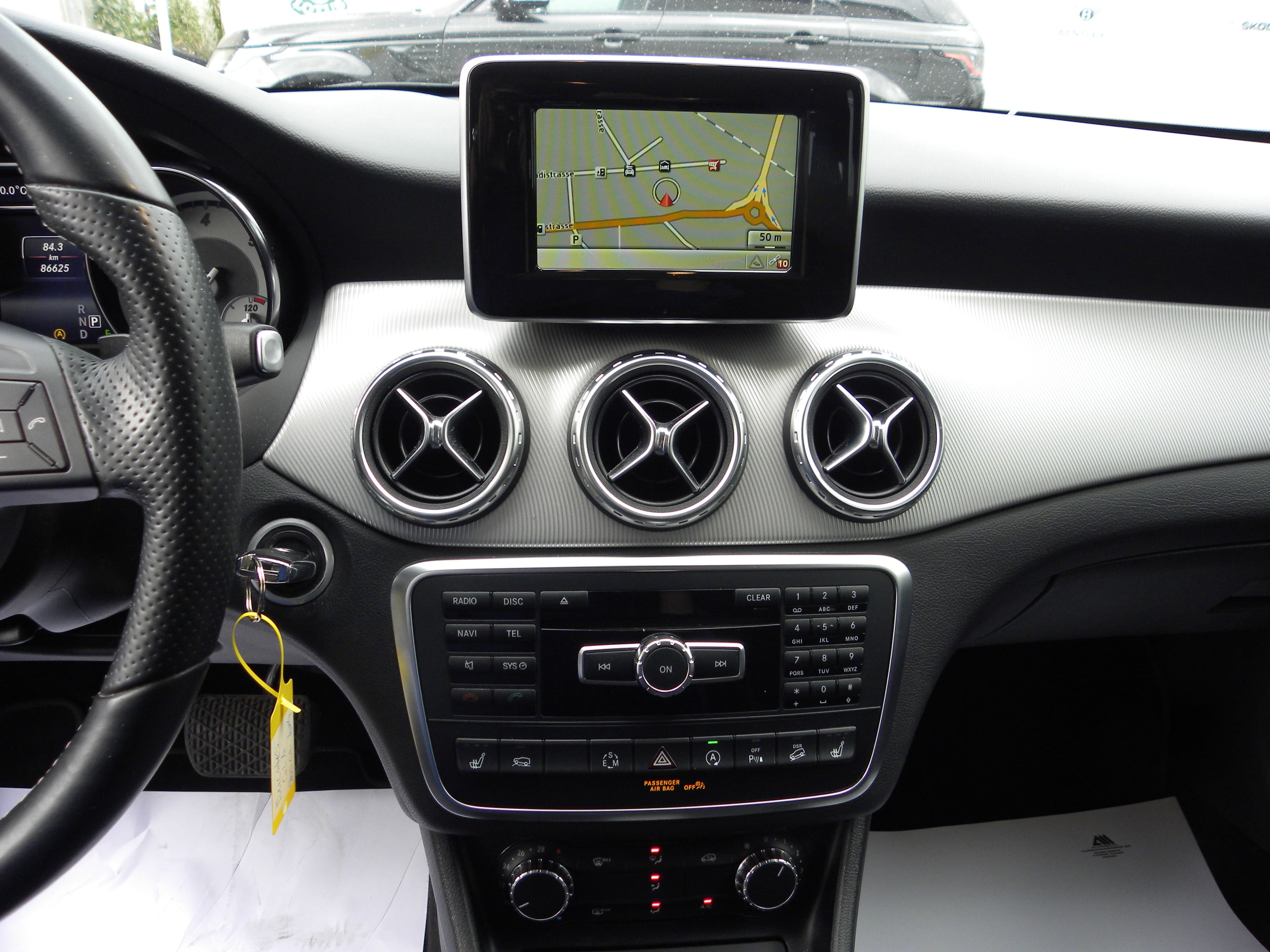 MERCEDES-BENZ GLA 200 CDI Urban 4Matic 7G-DCT - Bild 11
