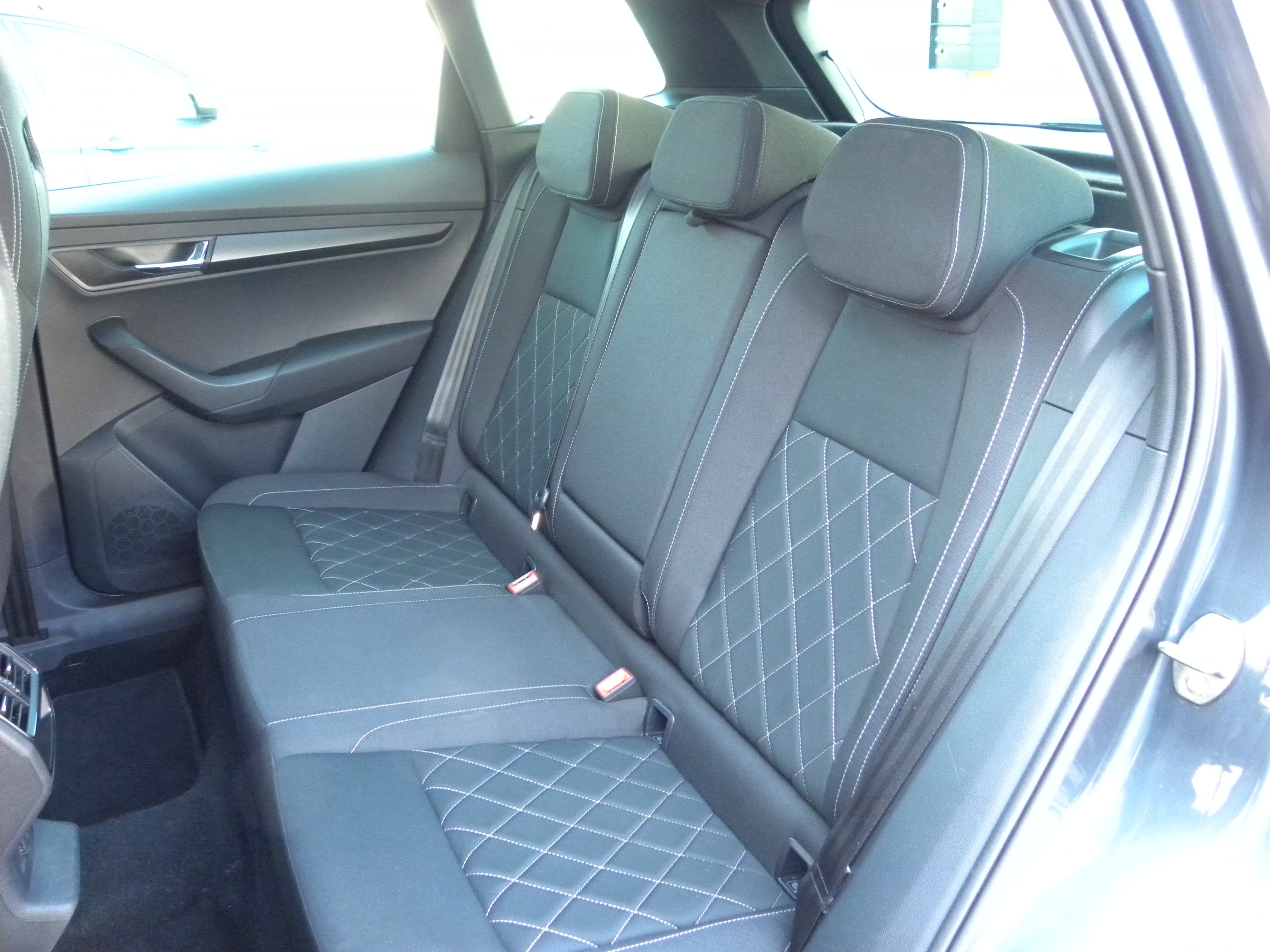 SKODA Karoq 1.5 TSI ACT SportLine DSG - Bild 10