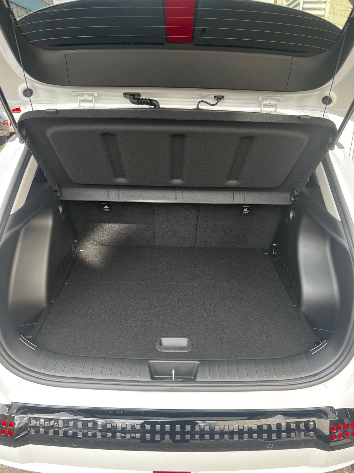 HYUNDAI Kona 65,4 kWh Electric Amplia - Bild 12