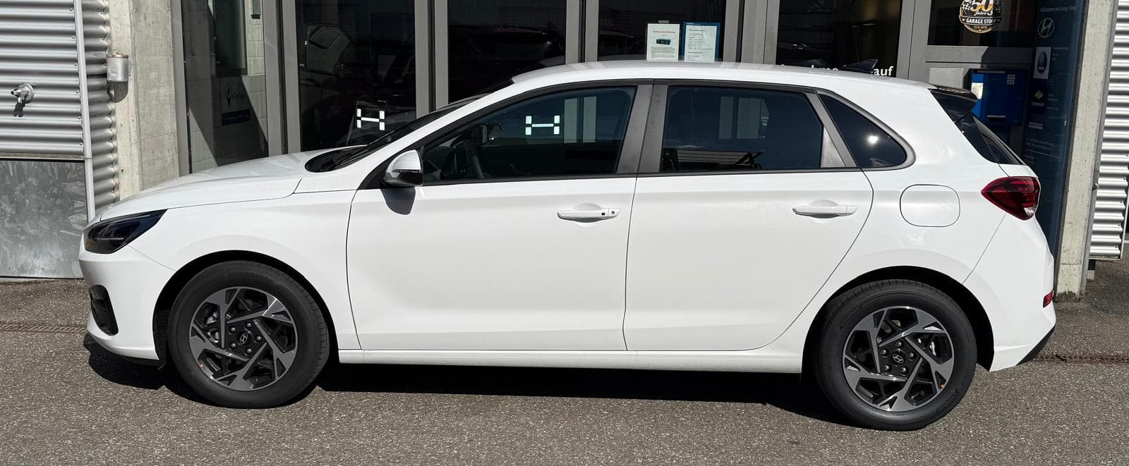 HYUNDAI i30 1.6 T-GDi Amplia - Bild 2