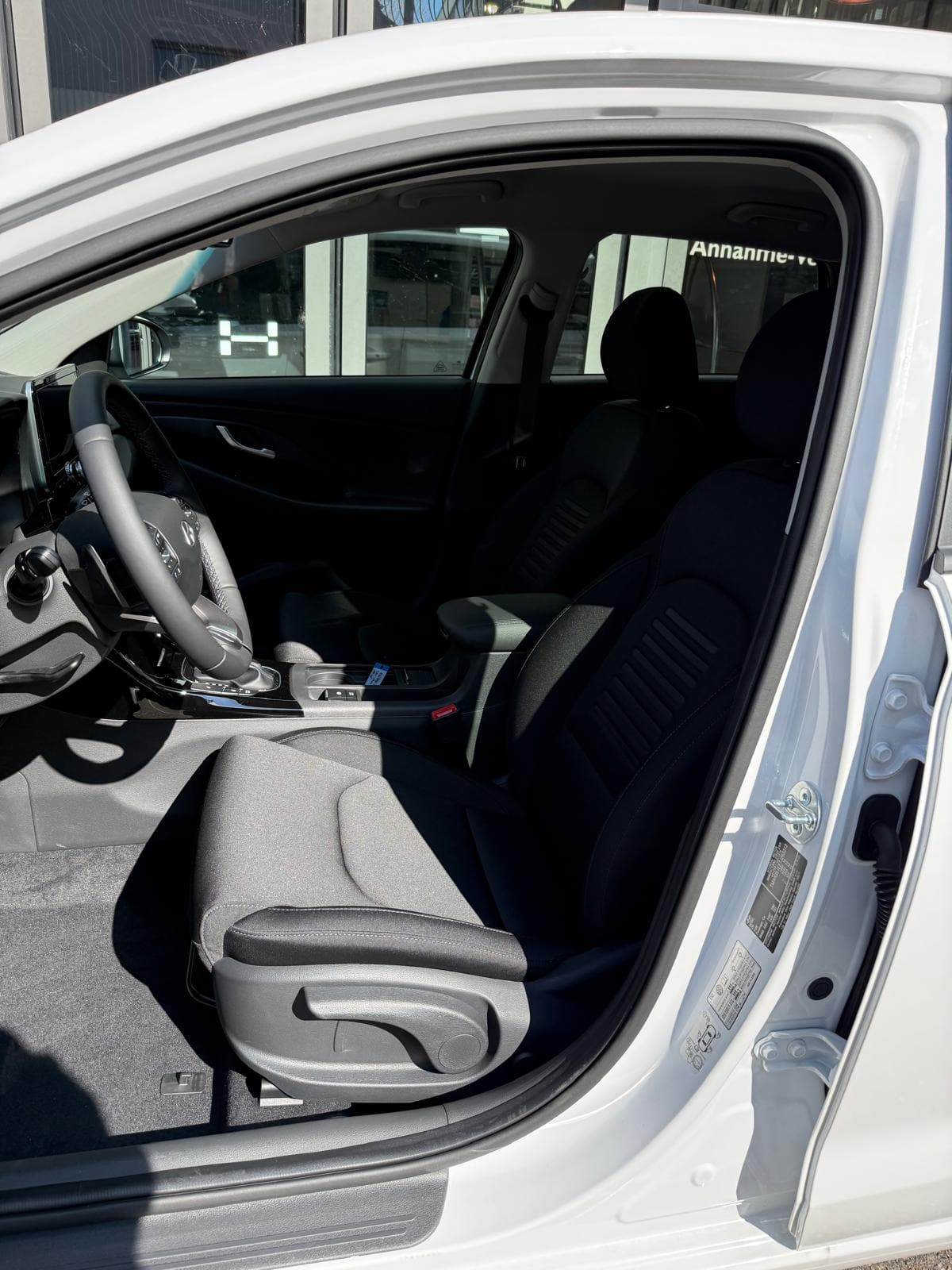 HYUNDAI i30 1.6 T-GDi Amplia - Bild 10