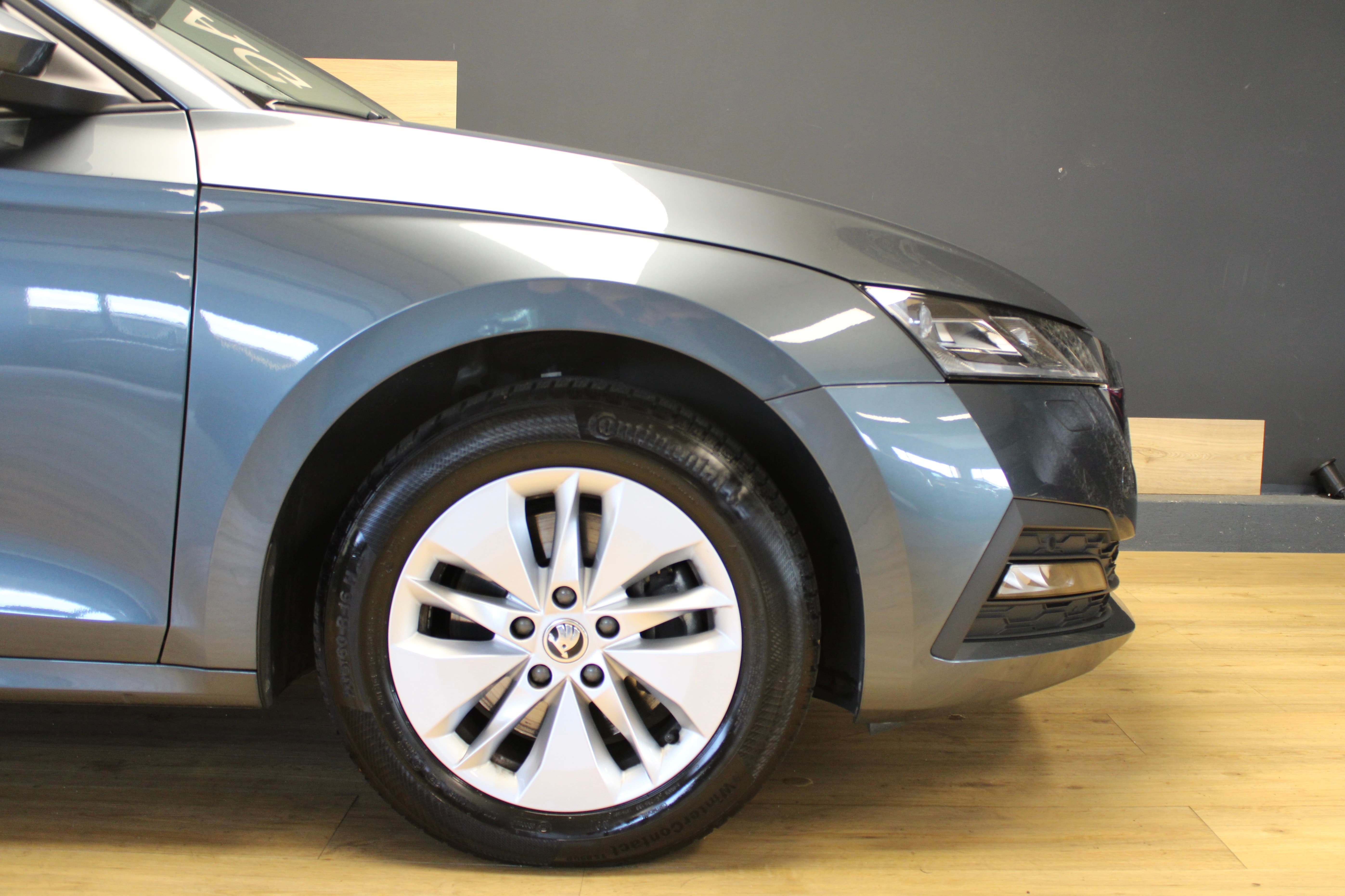 SKODA Octavia Combi 2.0 TDI DSG Ambition 4x4 - Bild 6