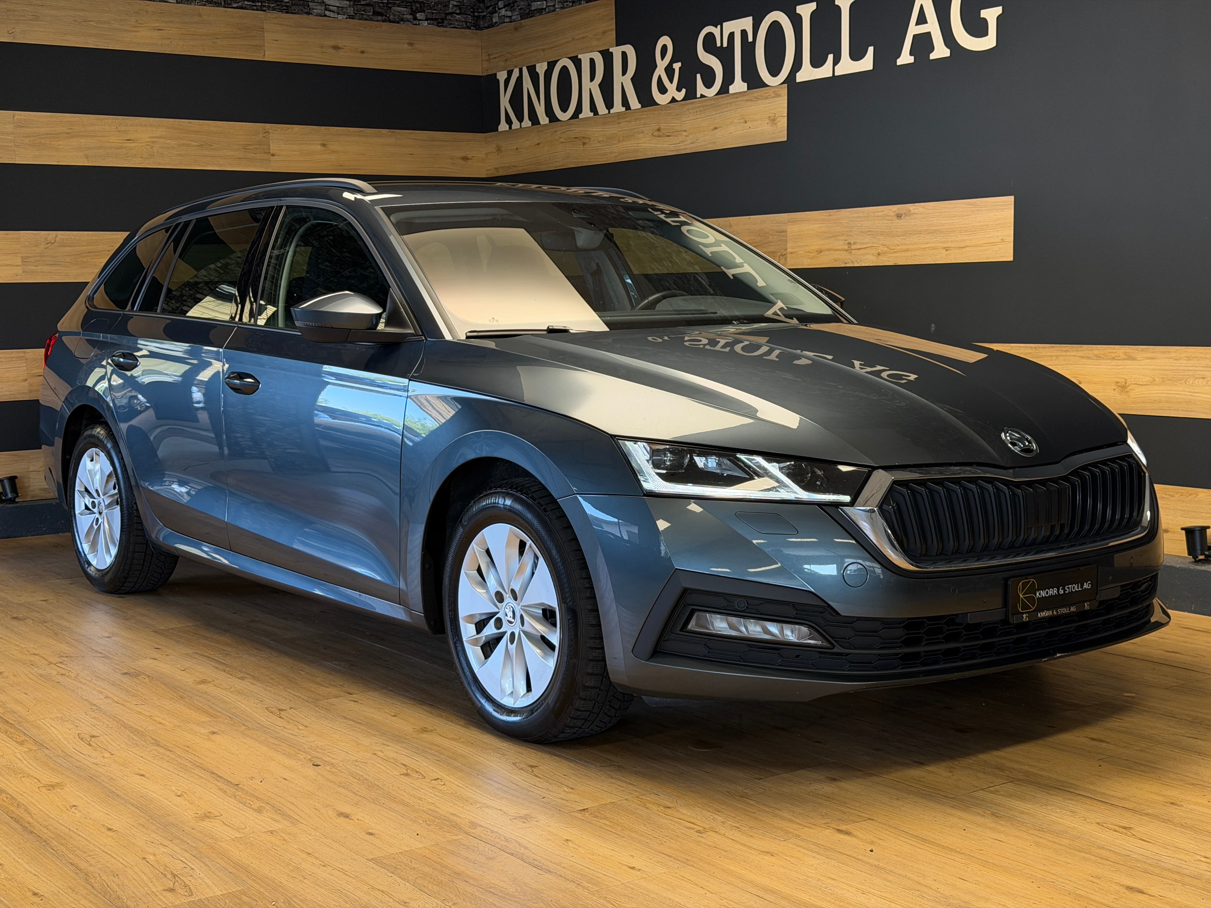 SKODA Octavia Combi 2.0 TDI DSG Ambition 4x4 - Bild 2