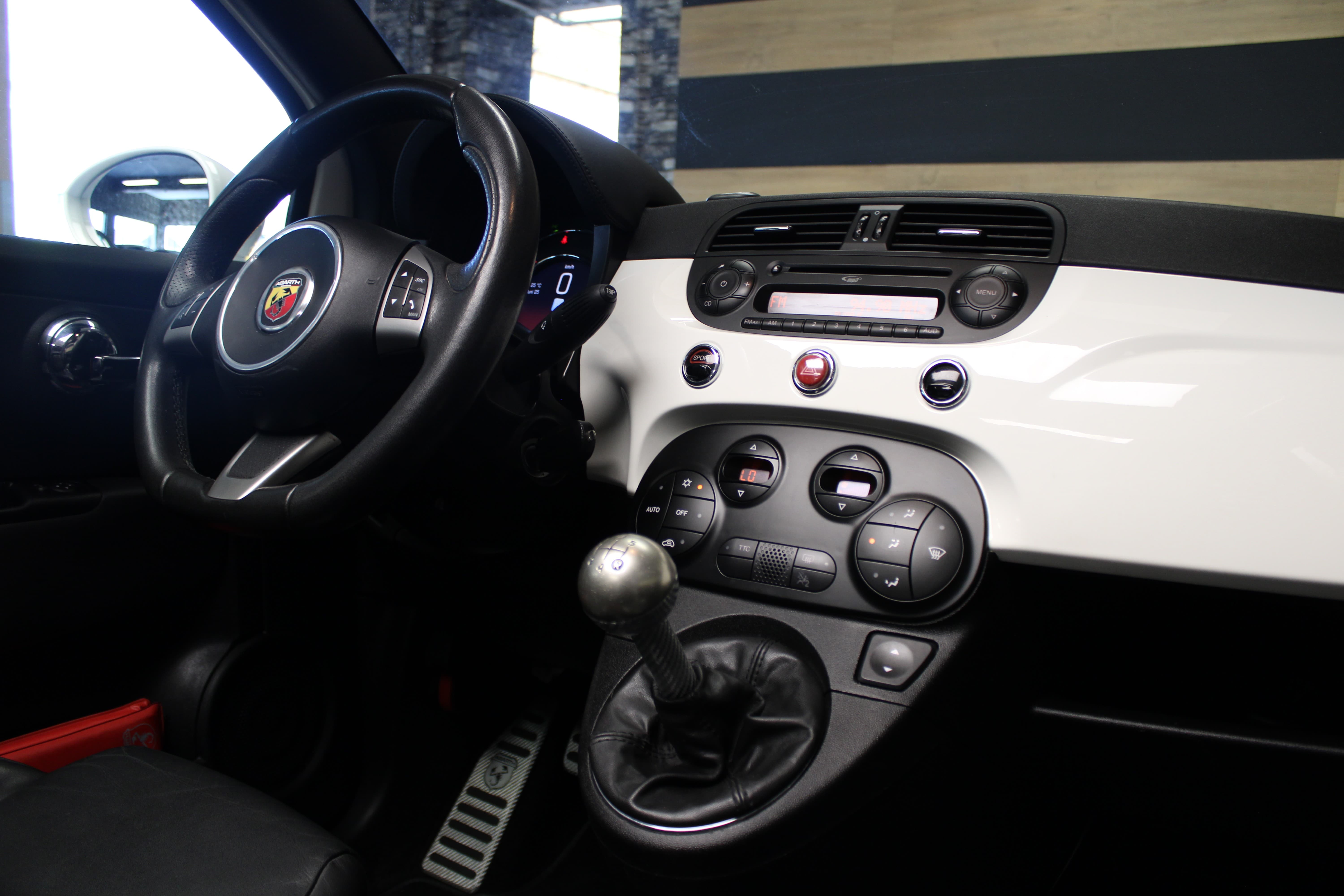 FIAT 595 1.4 16V Turbo Abarth Turismo - Bild 9