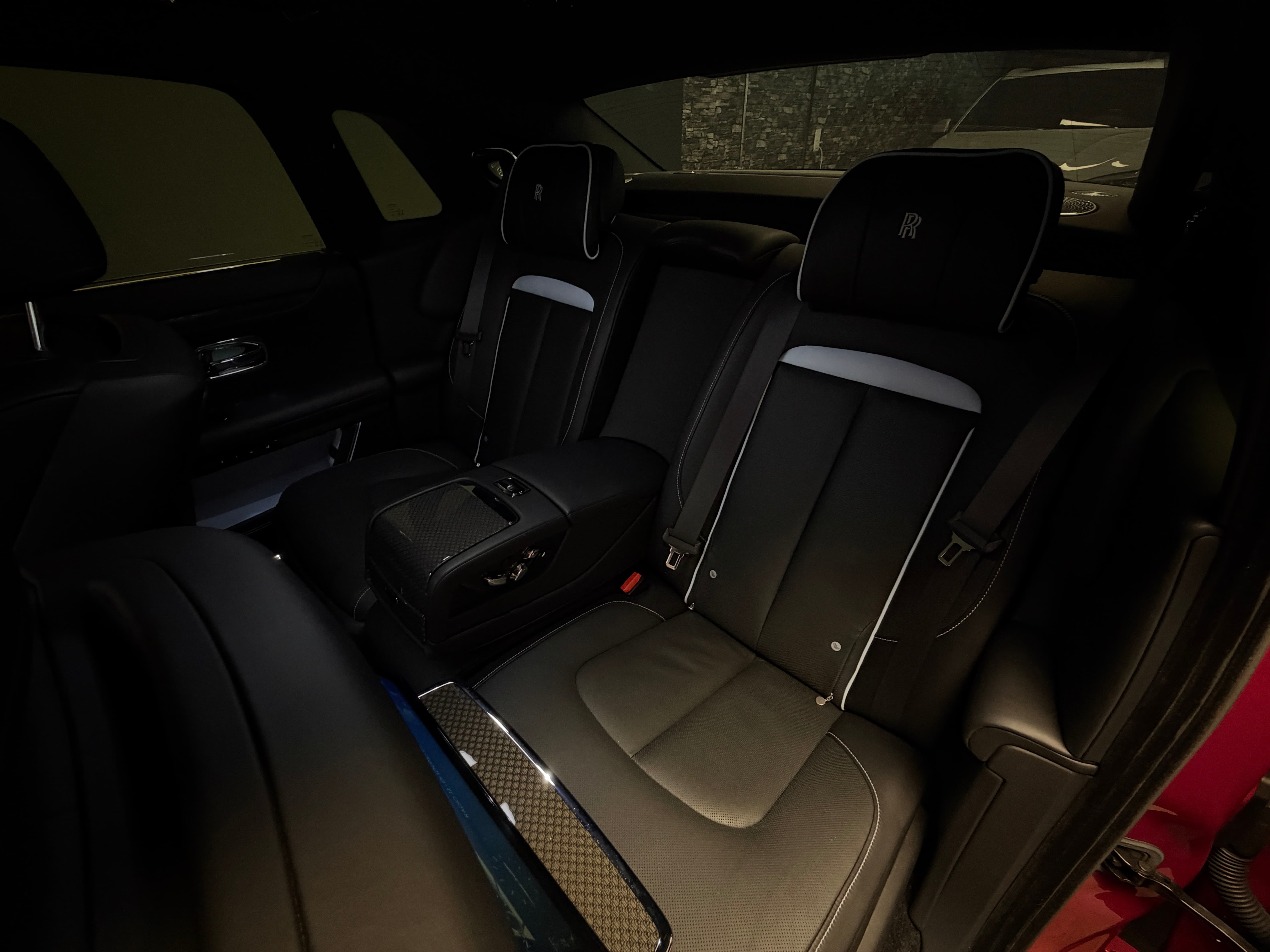 ROLLS-ROYCE Ghost II 6.75 V12 Black Badge – Bespoke „Forbidden Rose“ - Bild 22