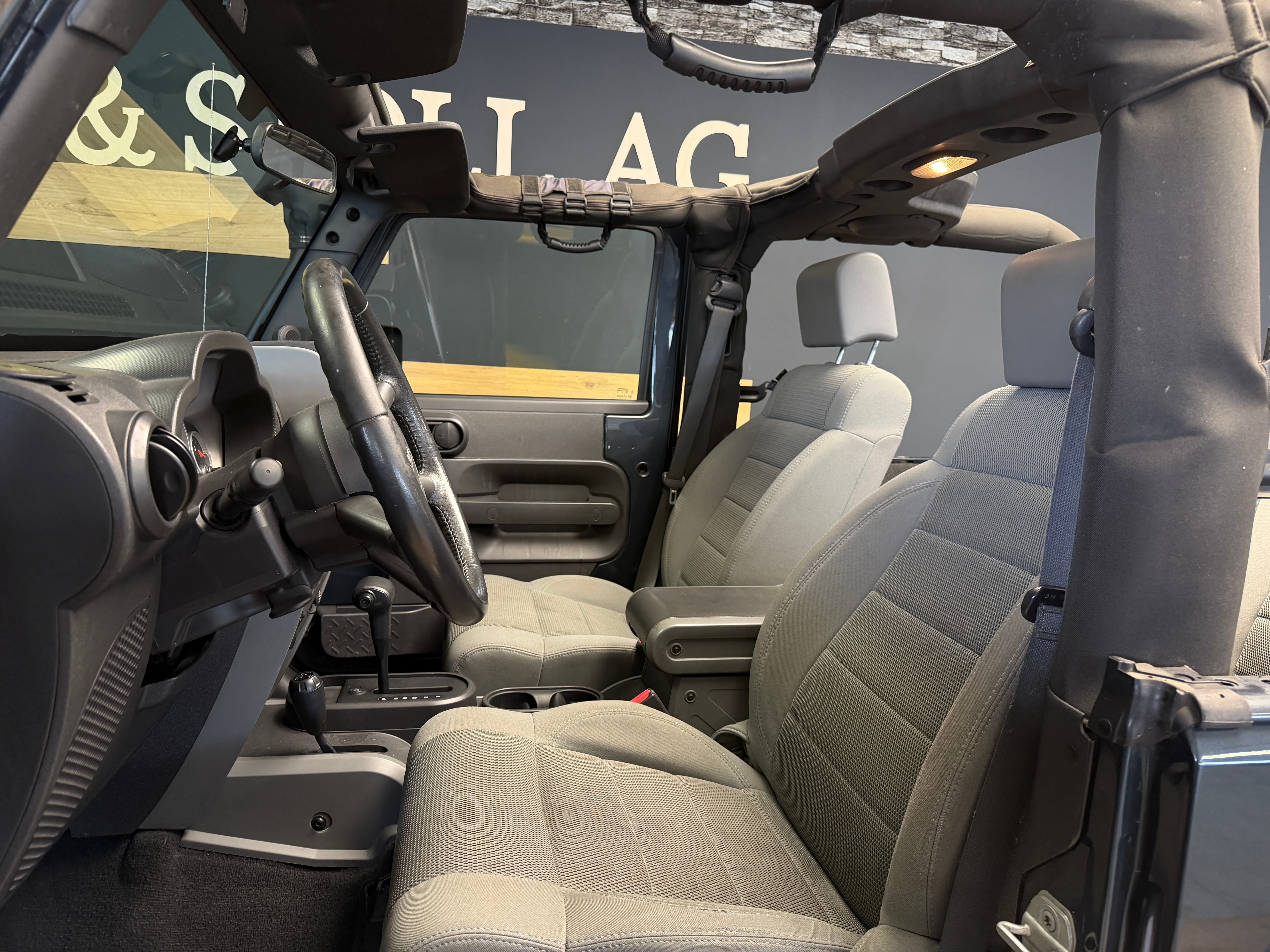 JEEP Wrangler 3.8 Unlimited Rubicon Sahara Automatic - Bild 13