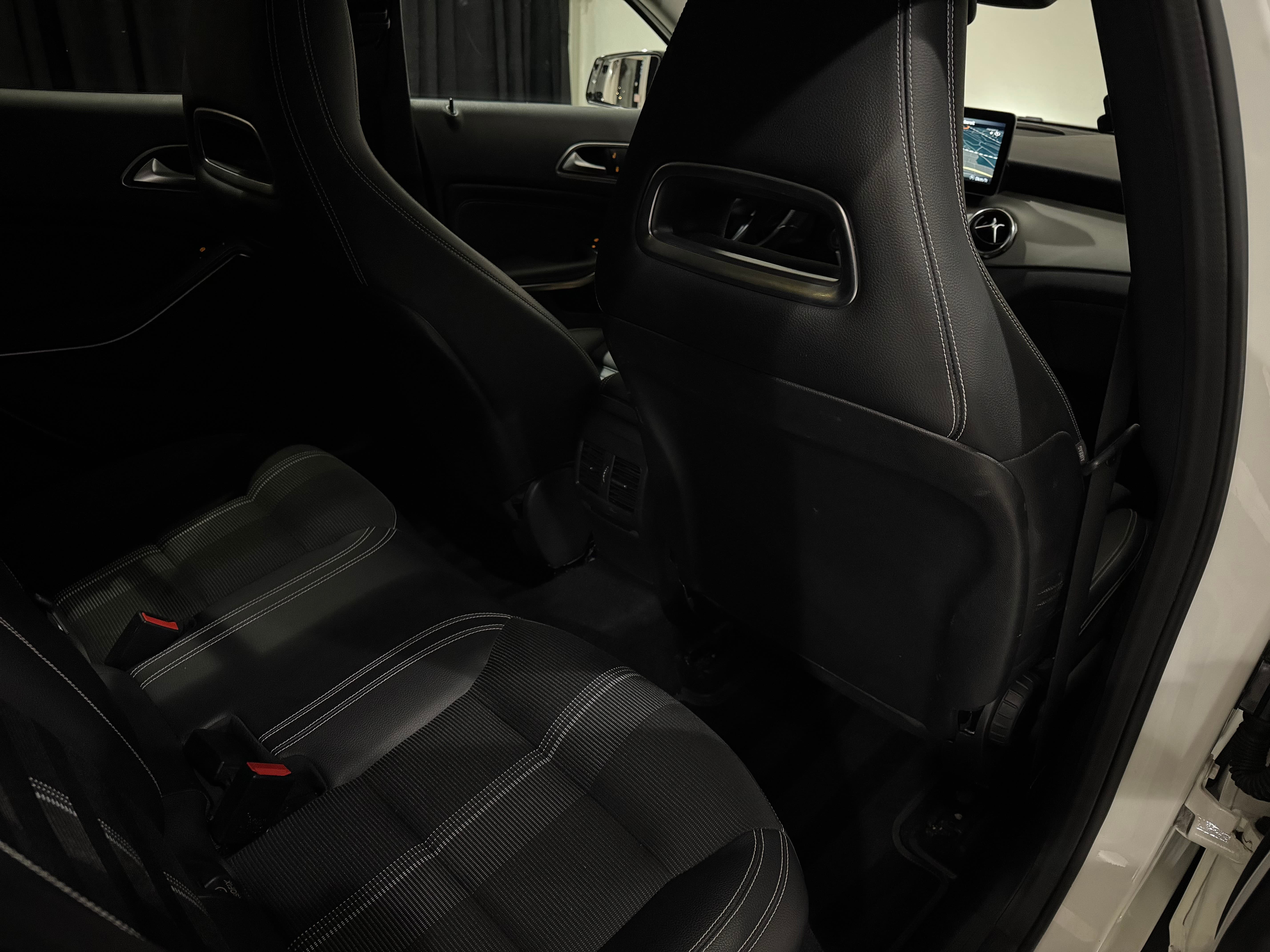 MERCEDES-BENZ GLA 200 Night Star 7G-DCT - Bild 13