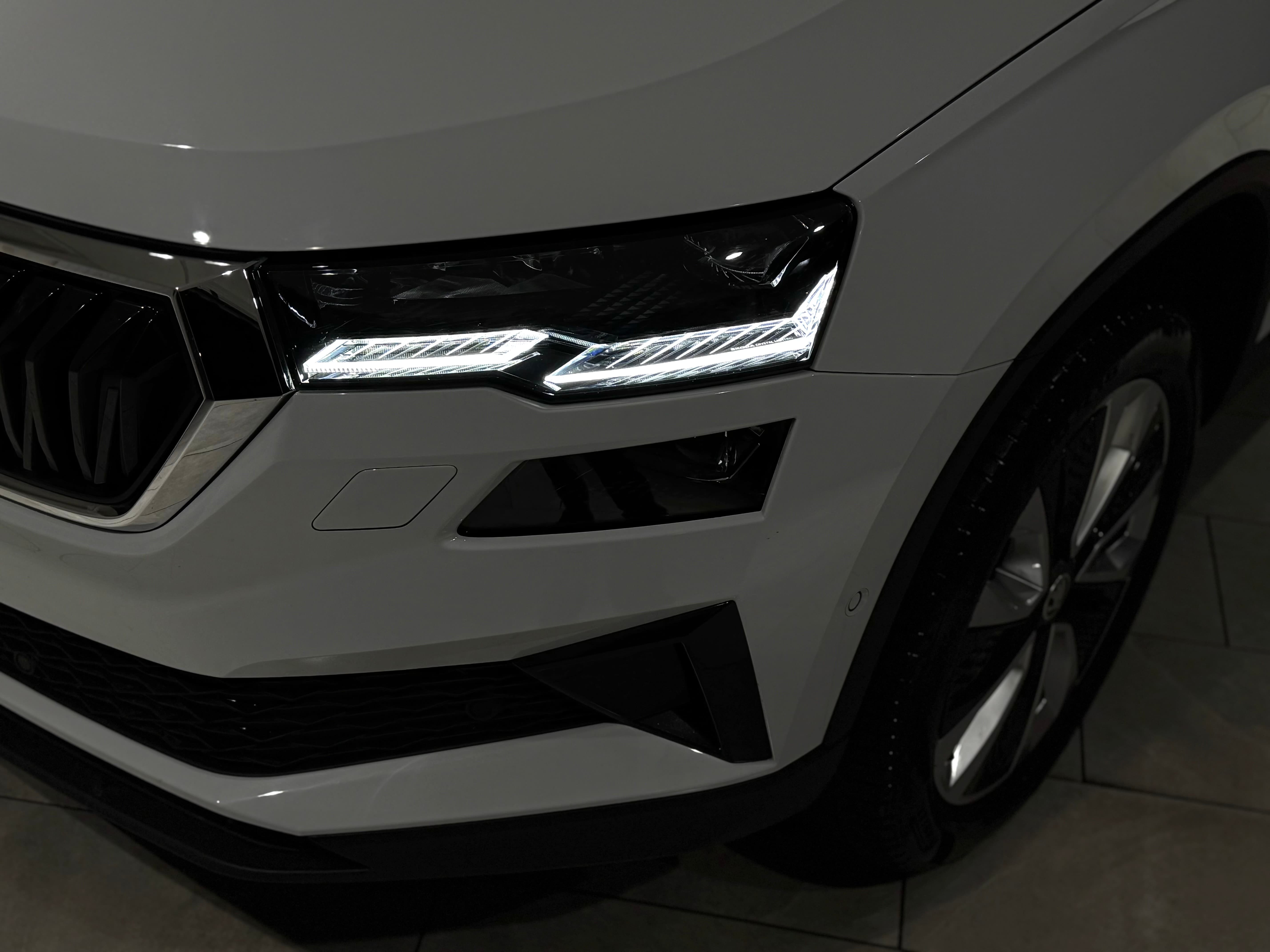 SKODA Karoq 2.0 TDI CR Style 4x4 DSG | AHK 2100Kg | 1.Hand - Bild 11