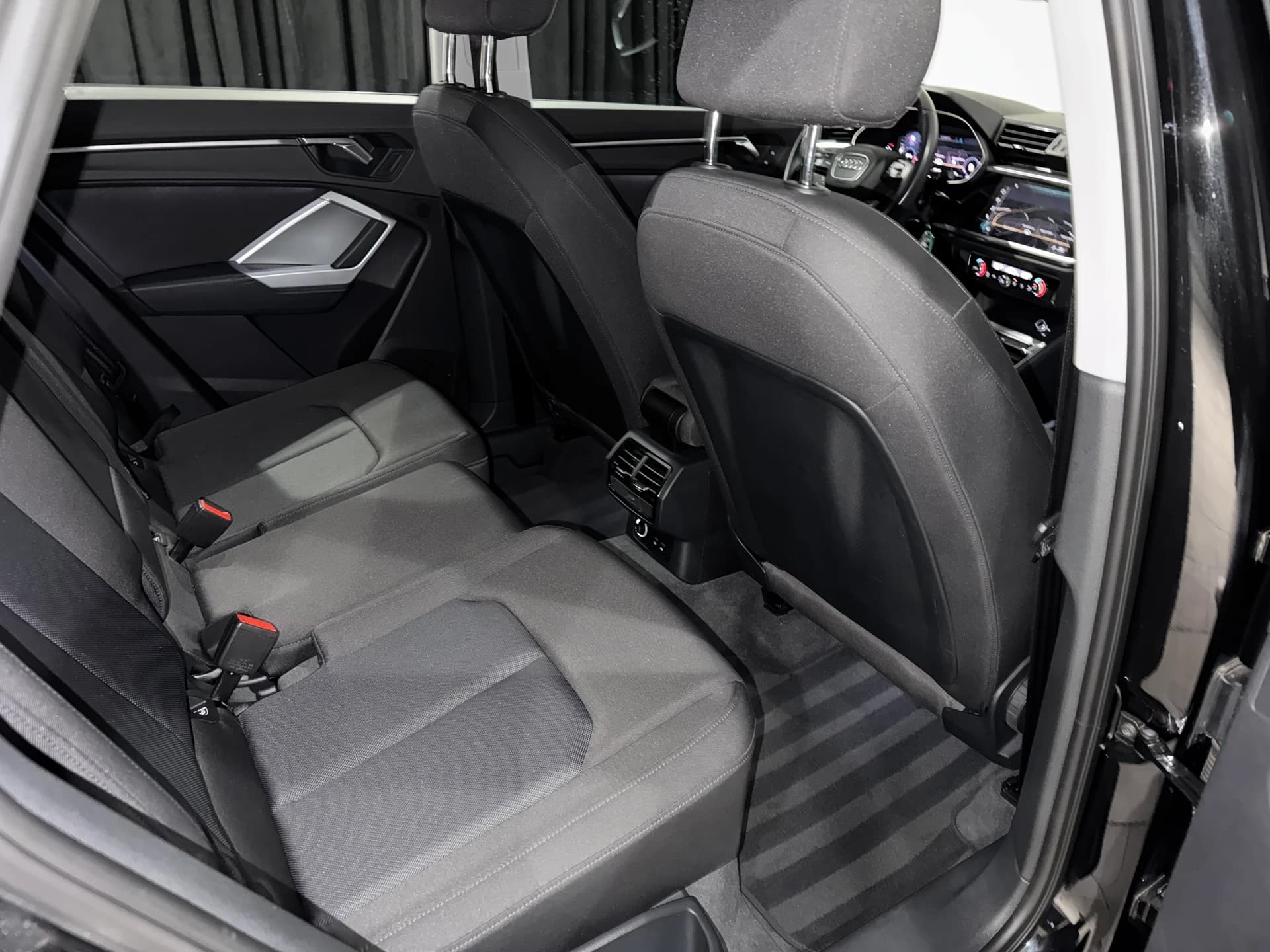 AUDI Q3 40 TFSI quattro S-tronic - Bild 15