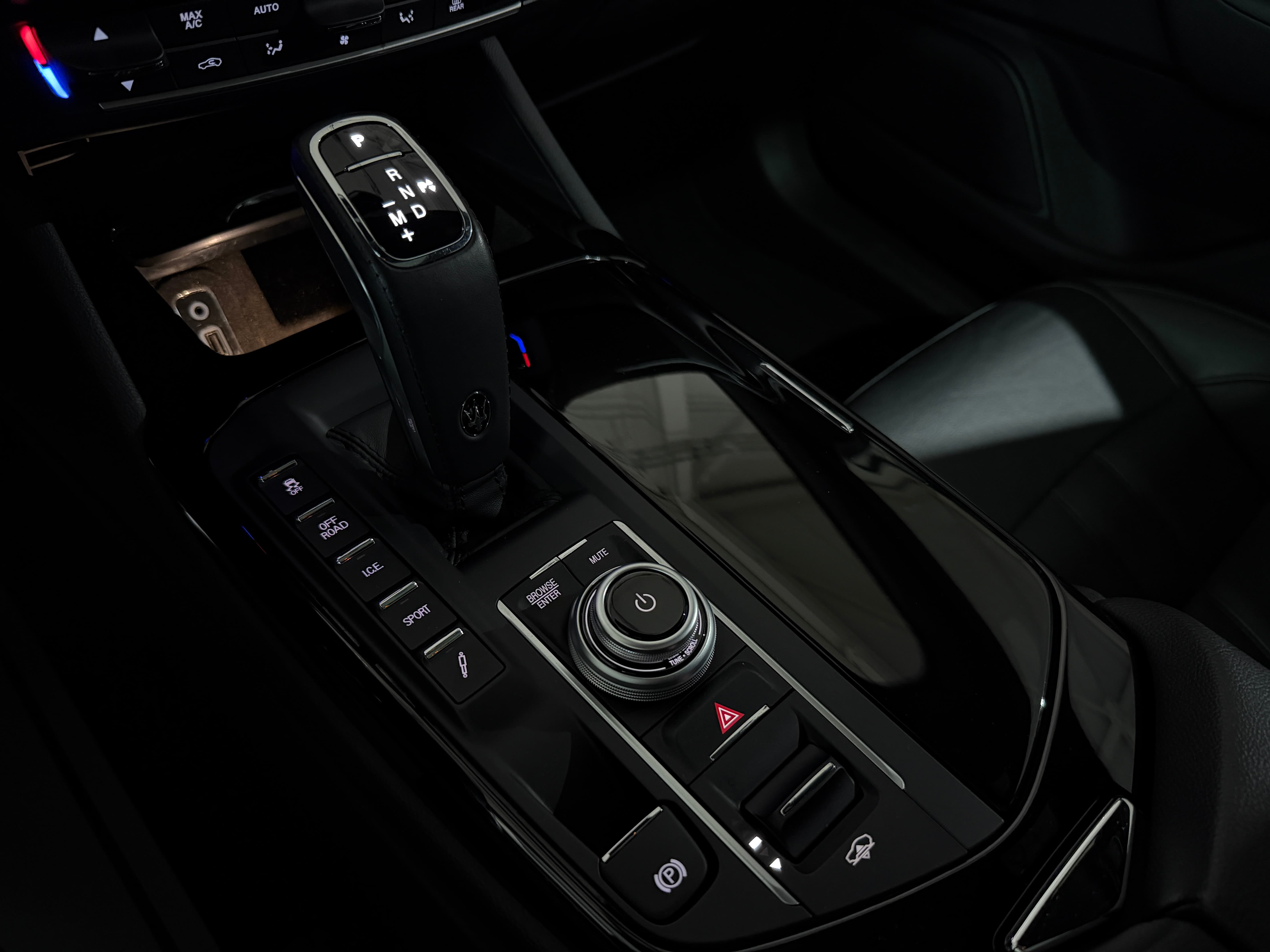 MASERATI Levante 2.0 MHEV GT Hybrid Automatica (CH) AHK 2.7T - Facelift Model - Bild 14
