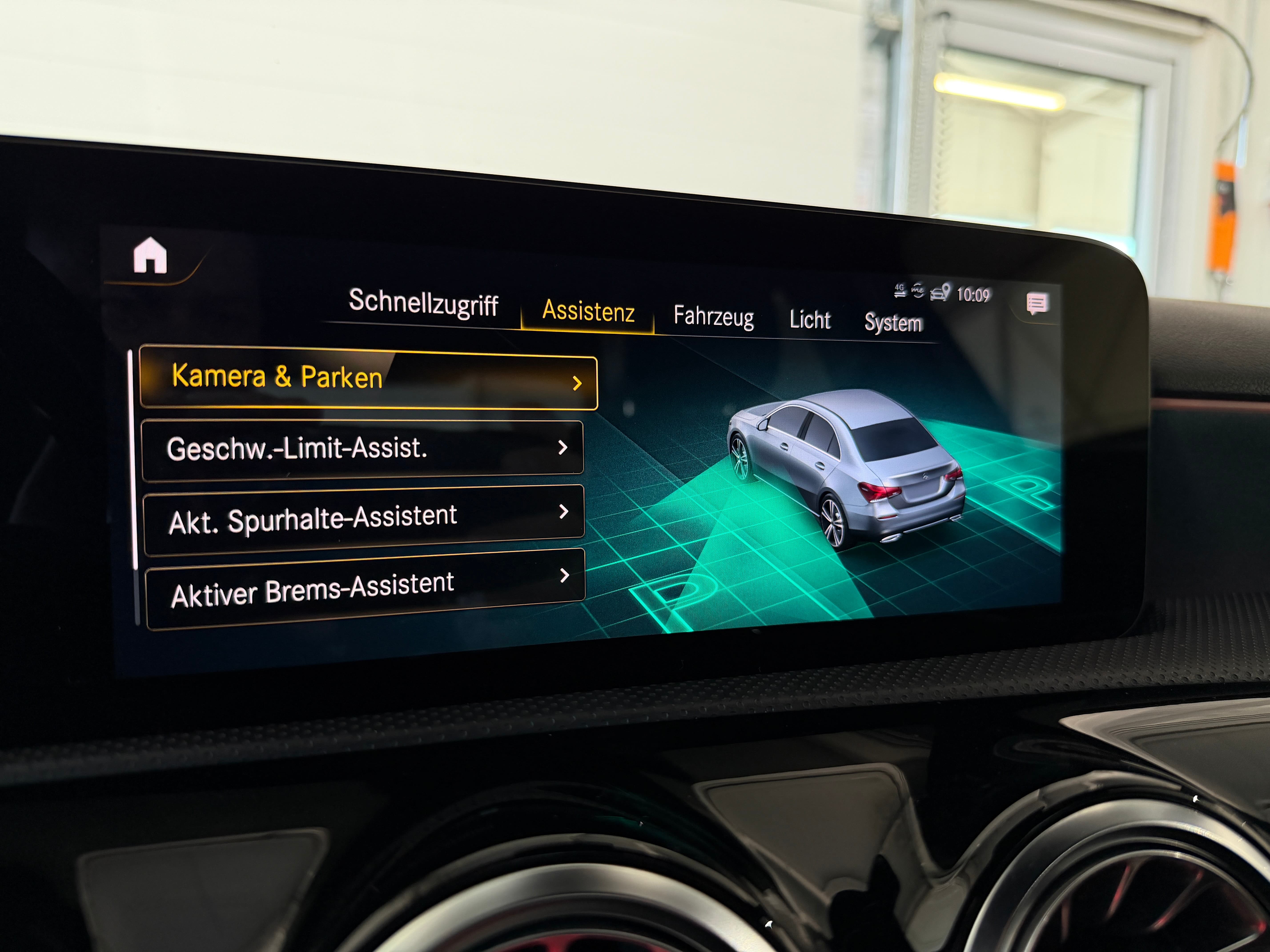 MERCEDES-BENZ A 220 AMG Line 7G-DCT 4Matic - Bild 13