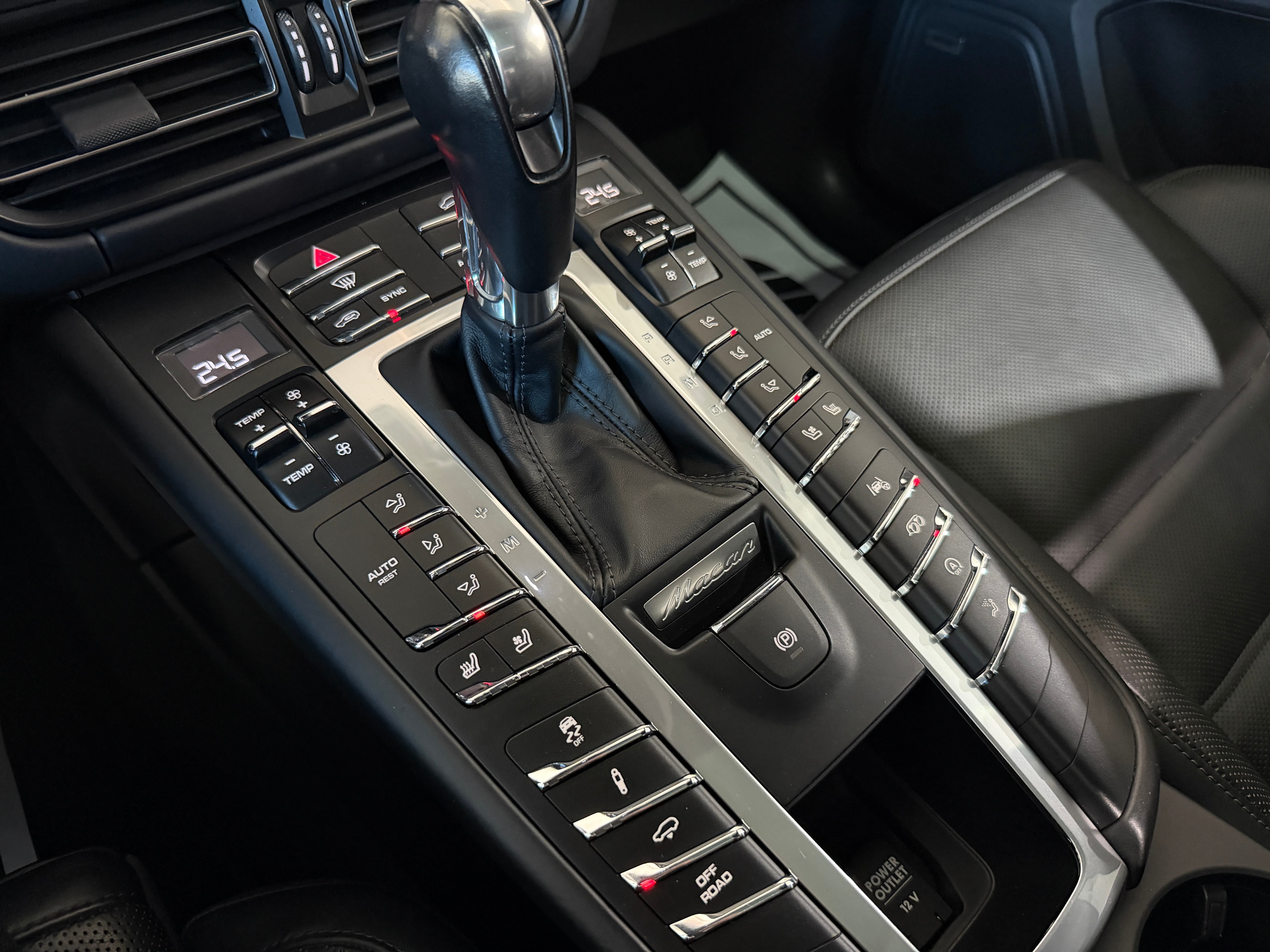 PORSCHE Macan Turbo PDK (CH) TOP Ausstattung - Bild 20