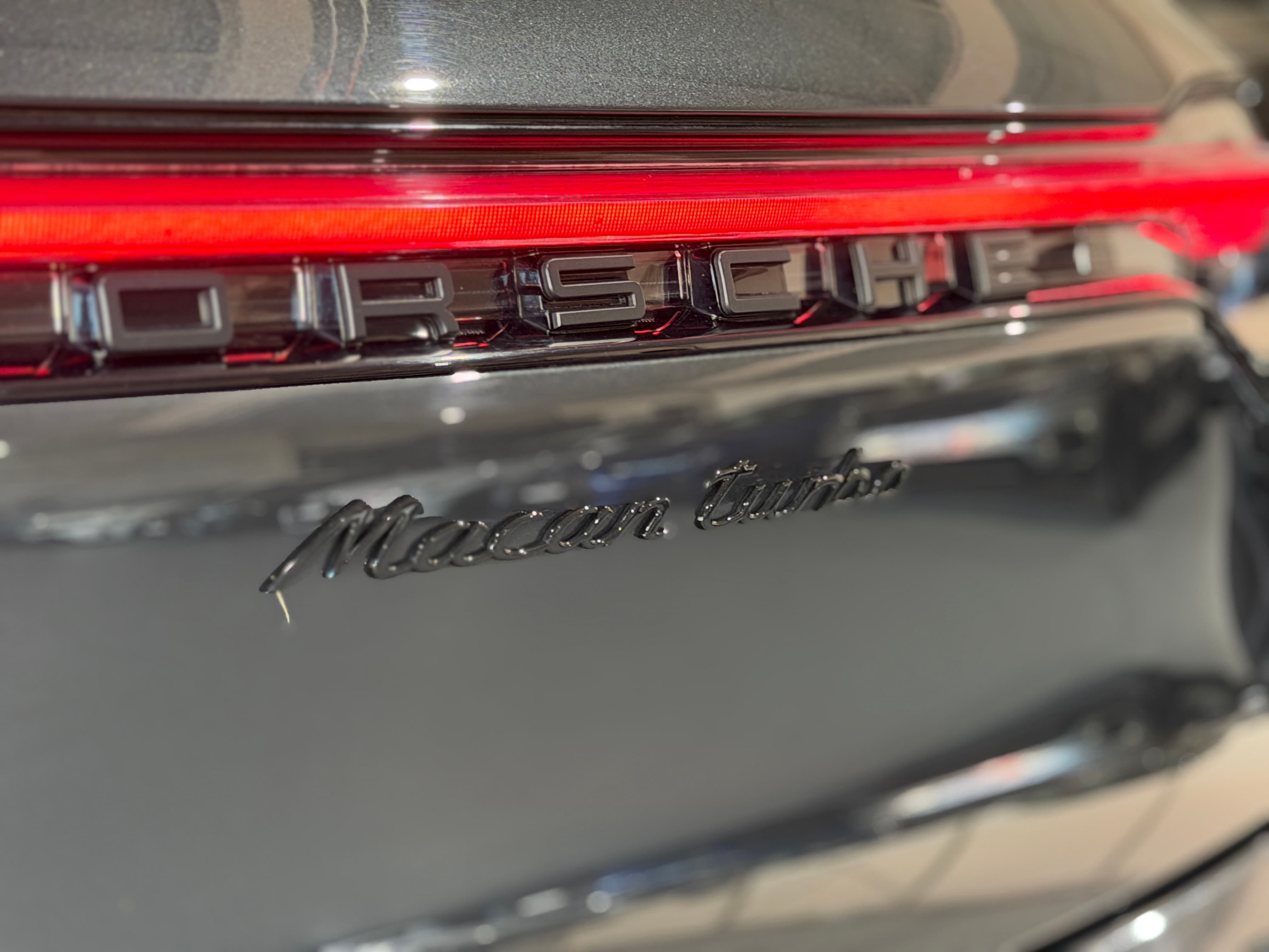 PORSCHE Macan Turbo PDK (CH) TOP Ausstattung - Bild 16