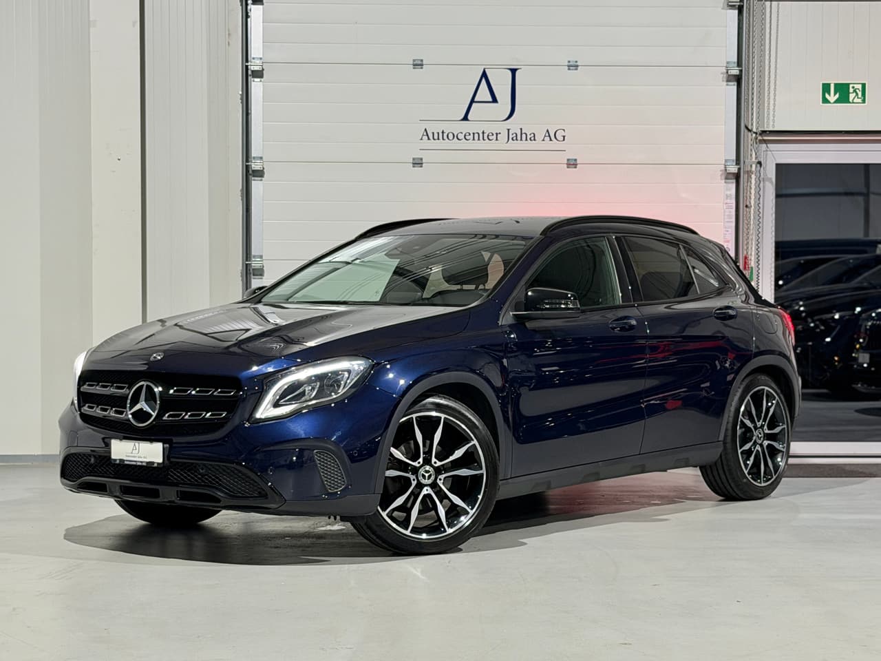 MERCEDES-BENZ GLA 200 Night Star 7G-DCT (CH)
