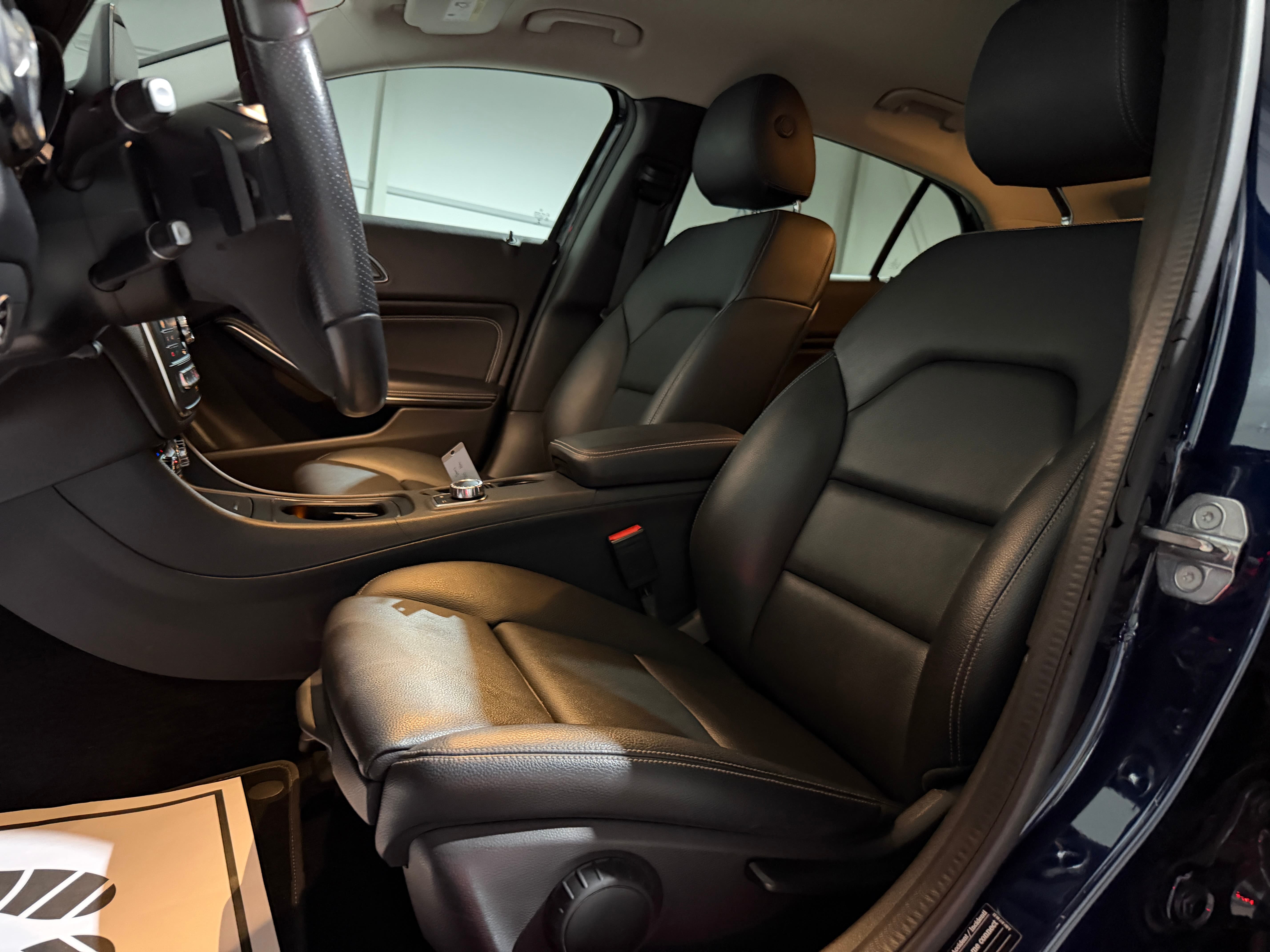 MERCEDES-BENZ GLA 200 Night Star 7G-DCT (CH) - Bild 11