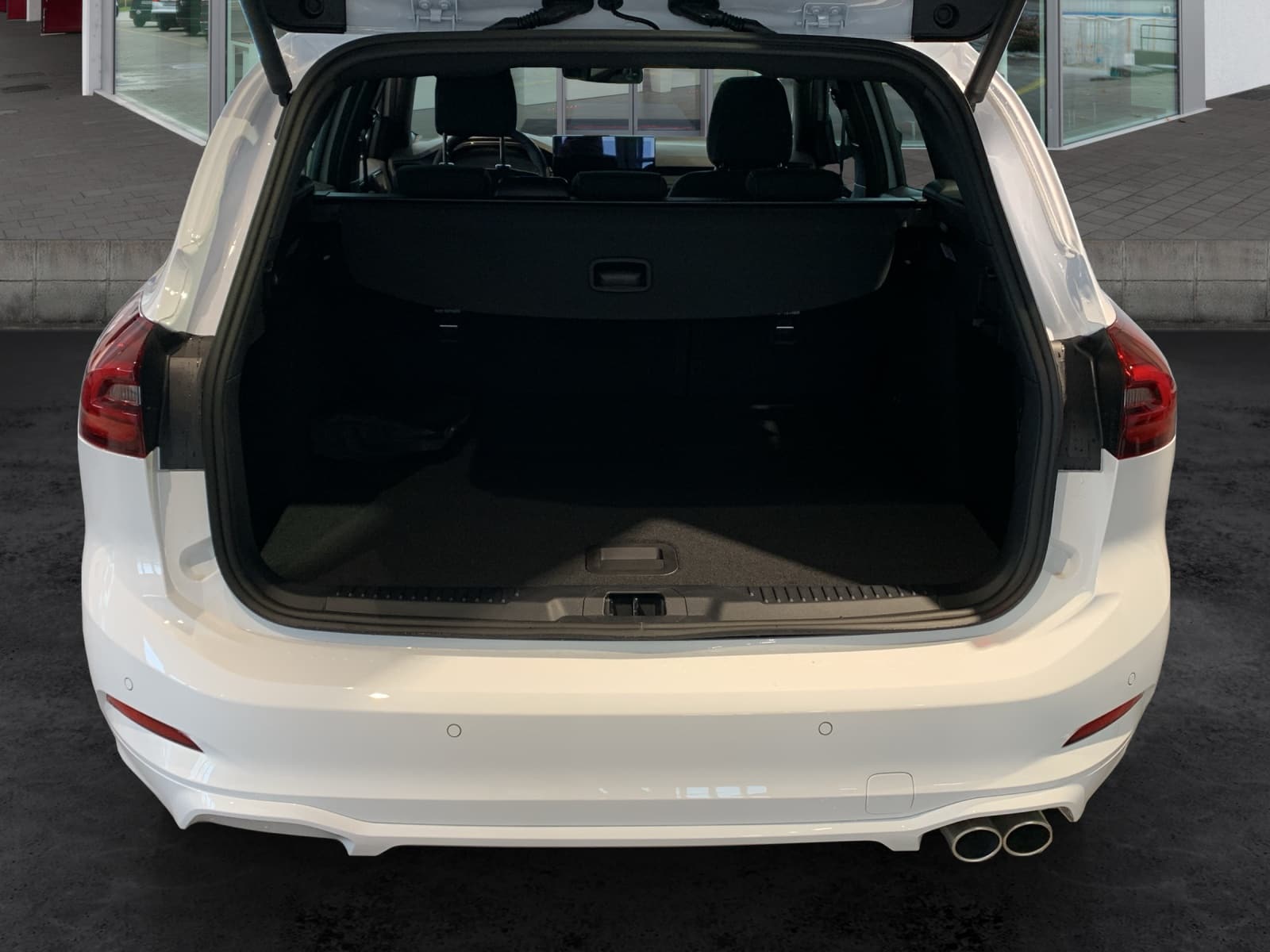 FORD Focus SW 1.0i EcoB Hybrid 155 ST-Line - Bild 11
