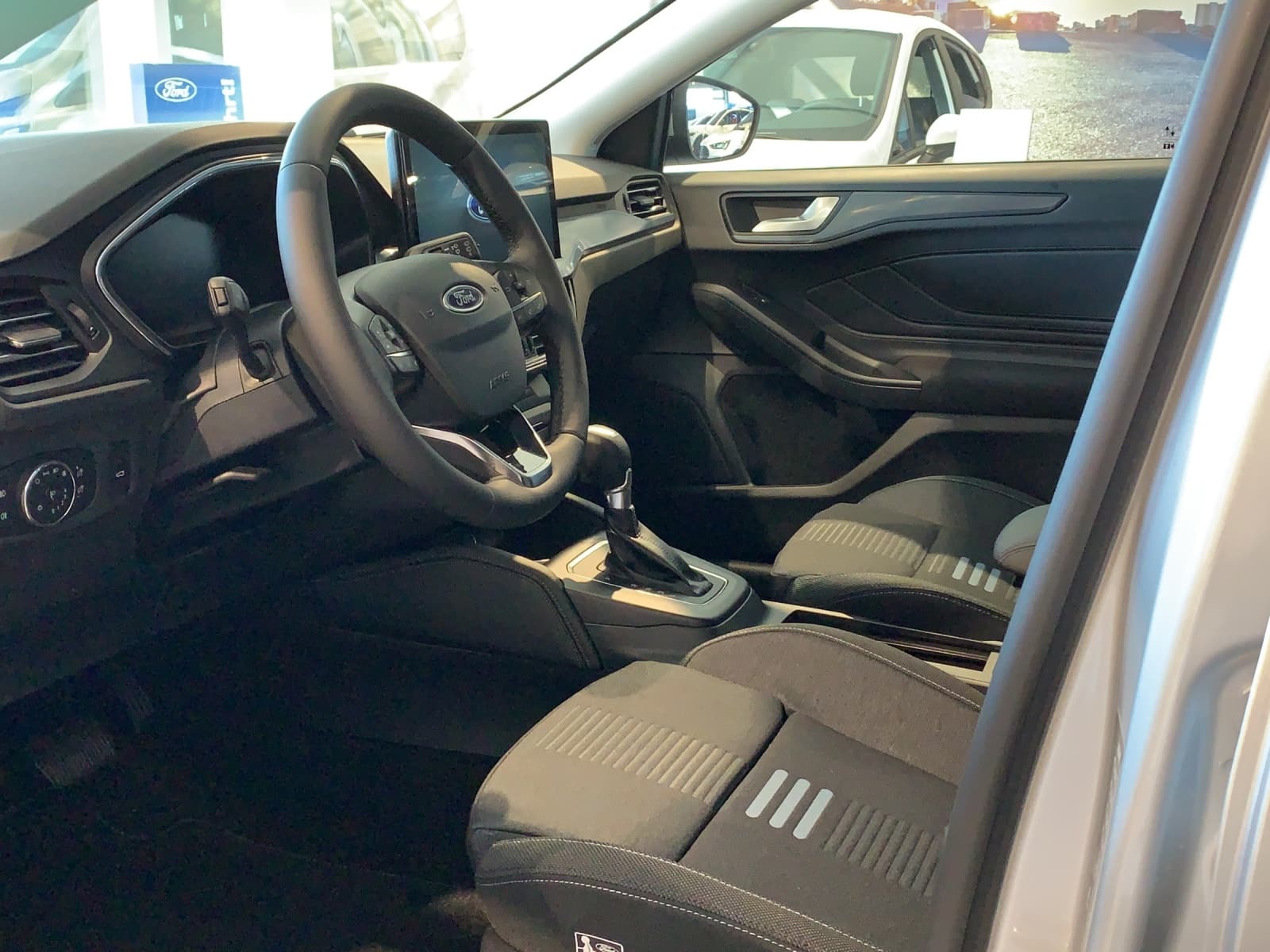 FORD Focus SW 1.0i EcoB Hybrid 155 Active X - Bild 5