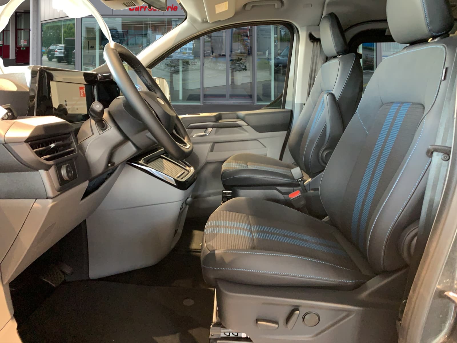 FORD Tourneo C Bus 320 L1 2.0 170 Sport 4x4 - Bild 4