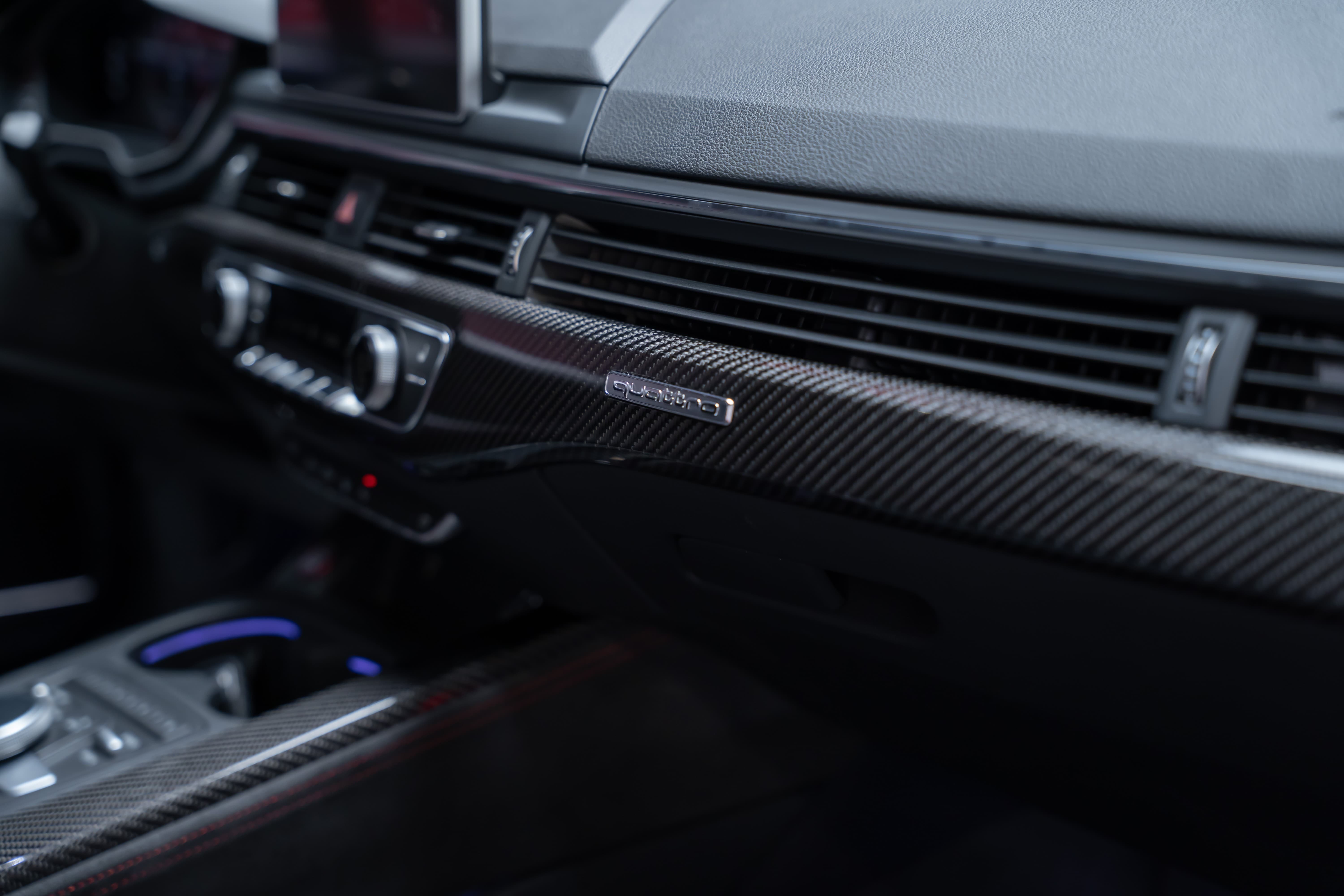 AUDI RS5 Coupé 2.9 V6 TFSI quattro T-Tronic / Carbon Paket / Alcantara-Lenkrad / Bang&Olufsen - Bild 22