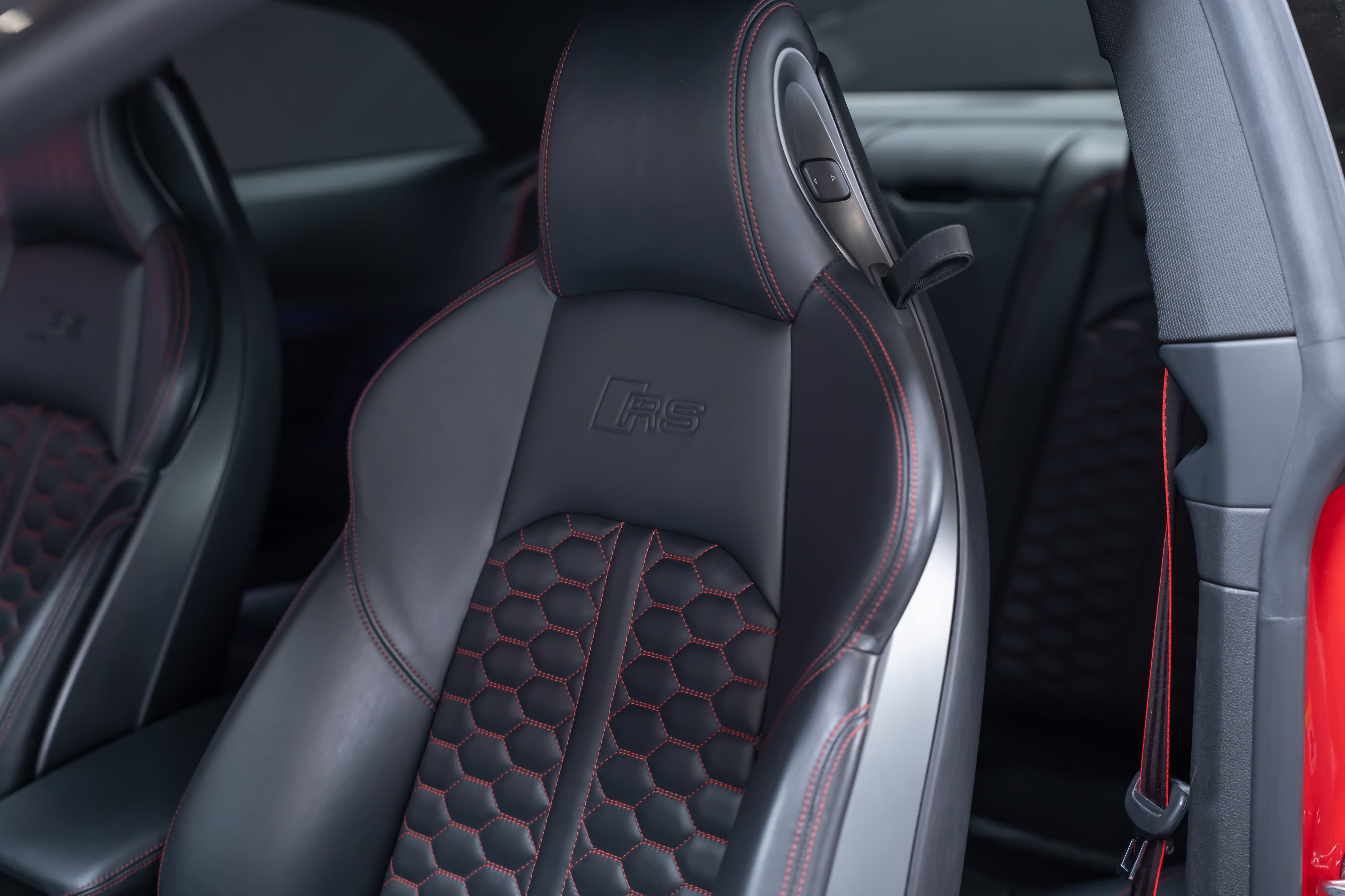 AUDI RS5 Coupé 2.9 V6 TFSI quattro T-Tronic / Carbon Paket / Alcantara-Lenkrad / Bang&Olufsen - Bild 12