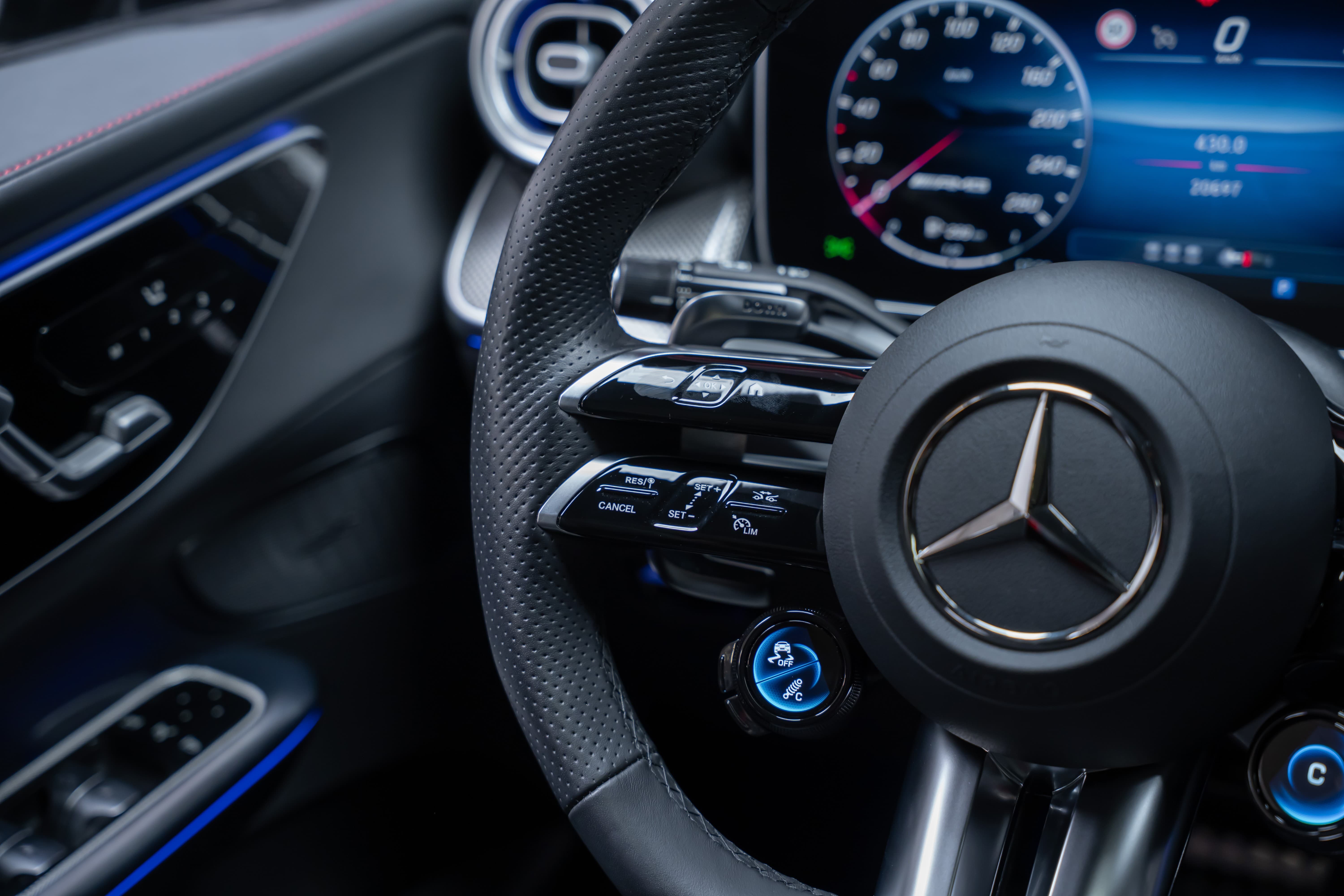 MERCEDES-BENZ GLC 43 AMG Executive Edition 4matic Coupé / Panorama-Schiebedach / Performance-Auspuff / 360° Kamera - Bild 25