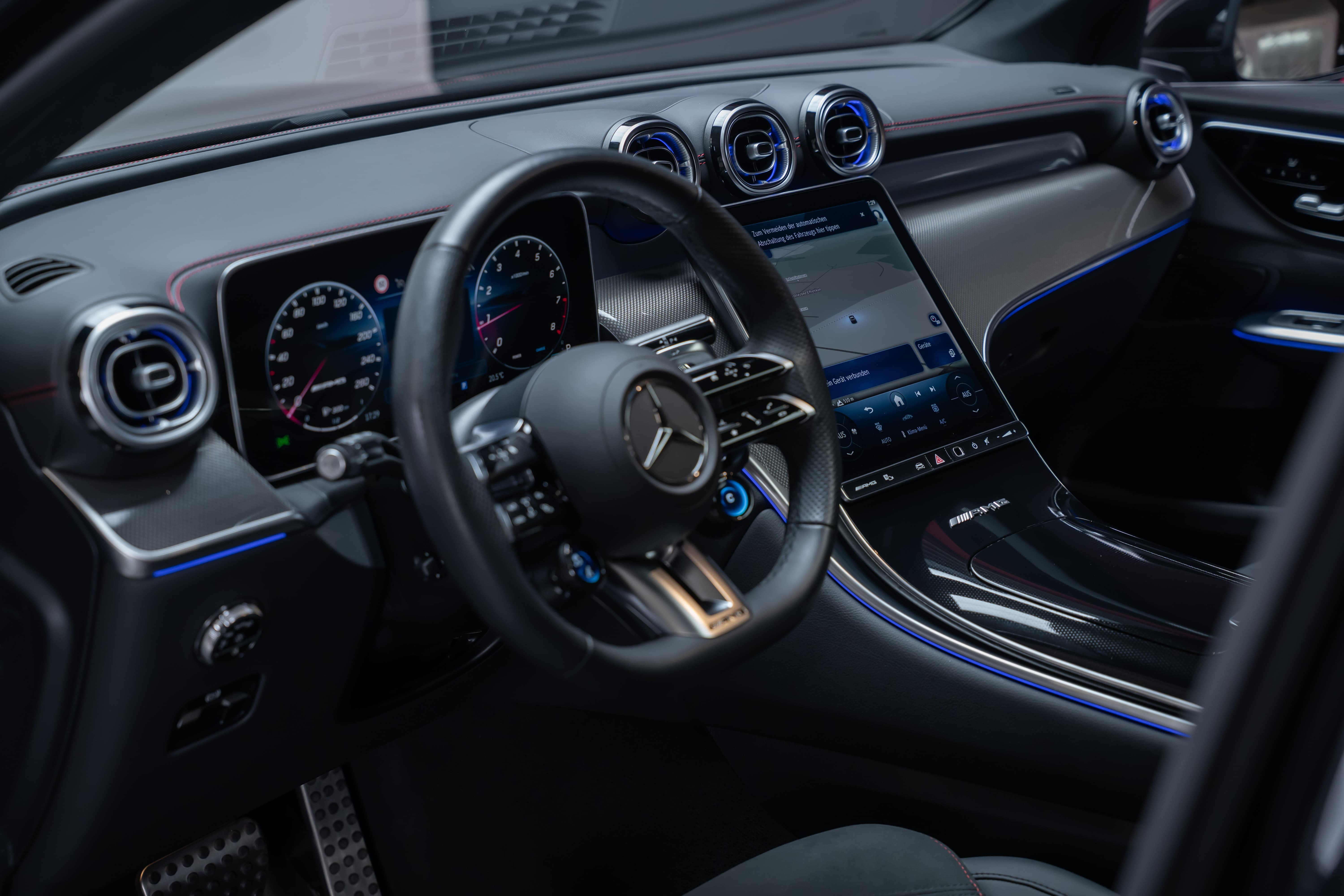 MERCEDES-BENZ GLC 43 AMG Executive Edition 4matic Coupé / Panorama-Schiebedach / Performance-Auspuff / 360° Kamera - Bild 16