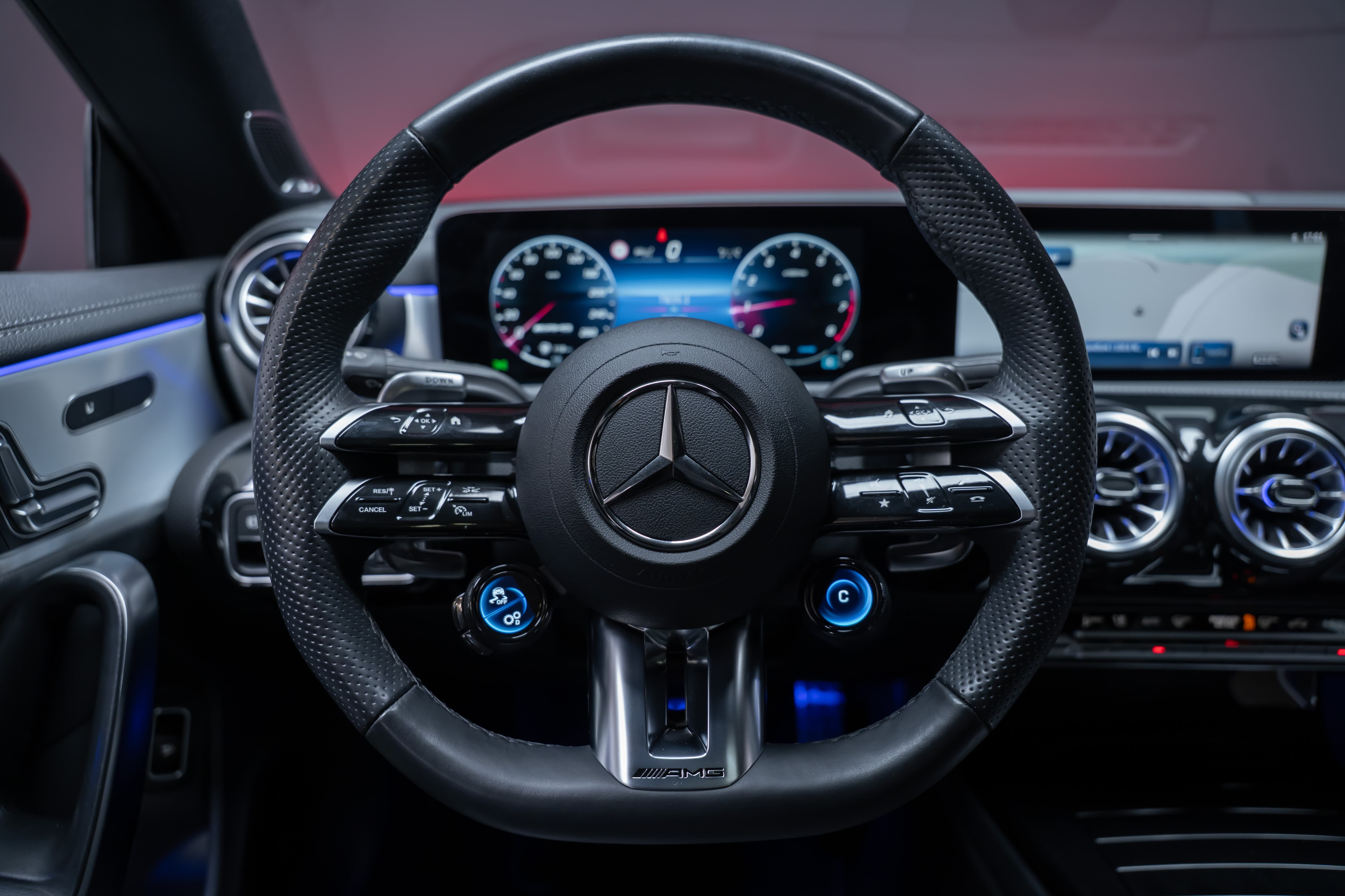MERCEDES-BENZ CLA 35 AMG 4matic/ Facelift / Head-Up Display / Panorama-Schiebedach - Bild 27