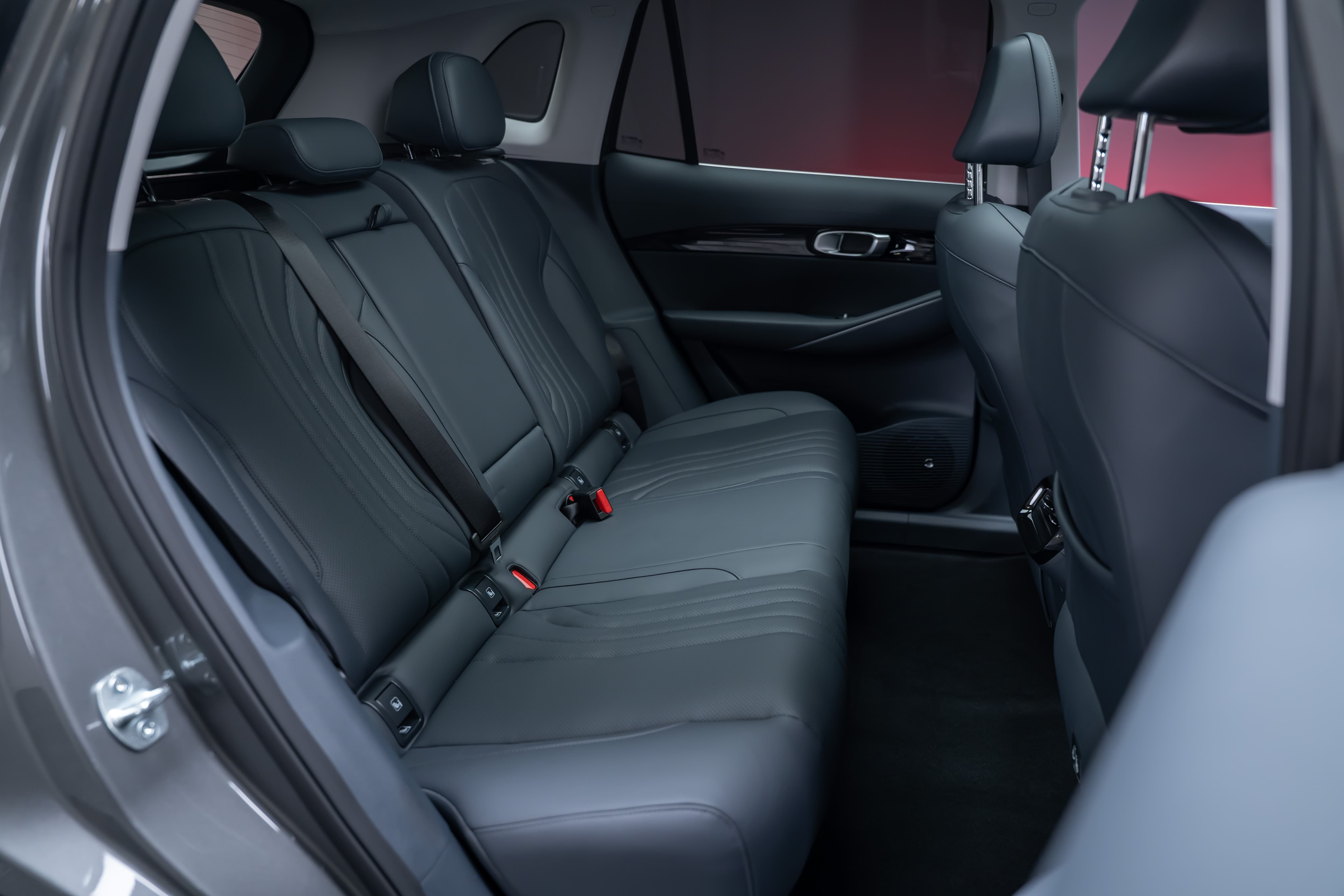 GEELY MAX + / Panorama-Glasdach / HeadUp / 360°Kamera - Bild 22