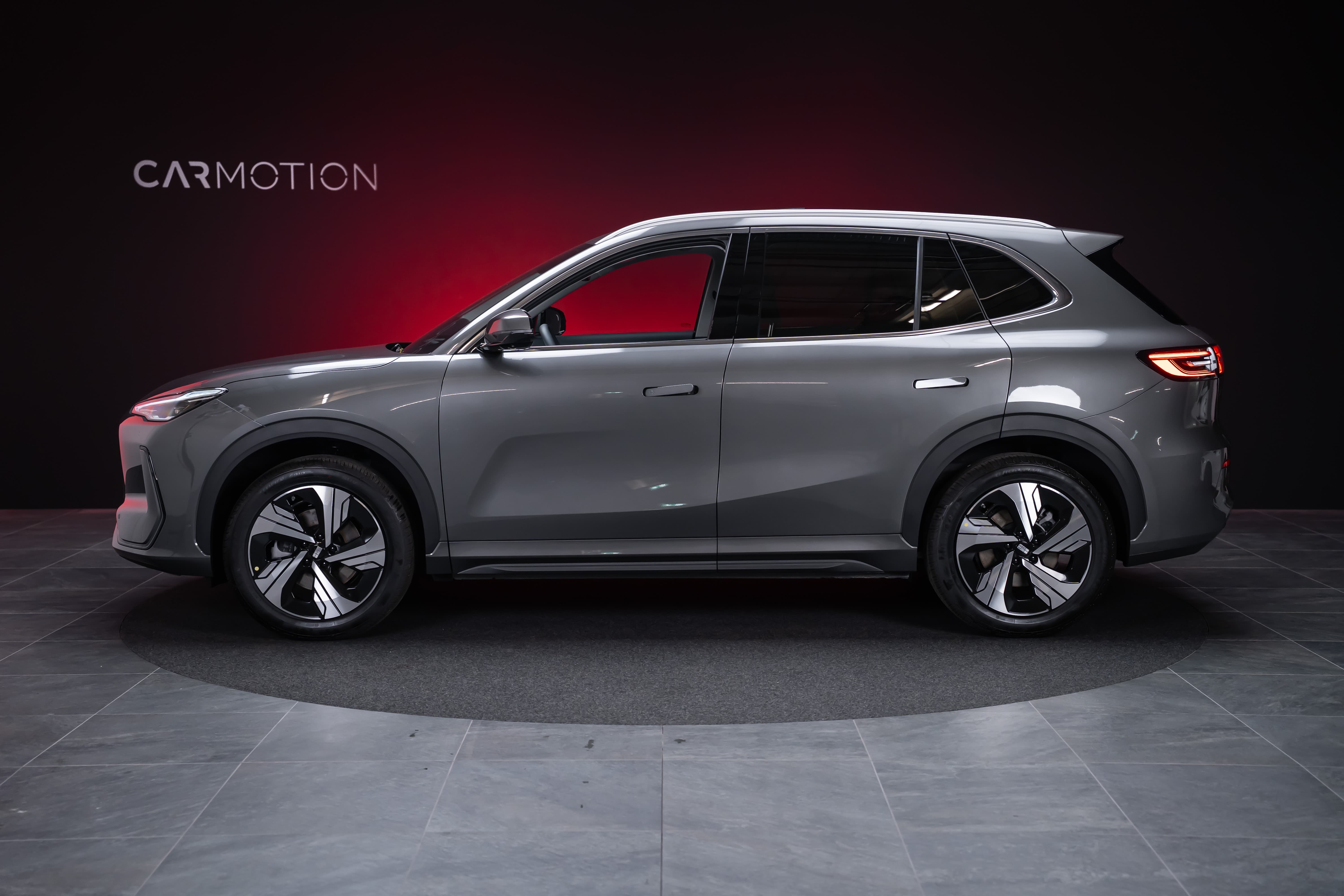 GEELY MAX + / Panorama-Glasdach / HeadUp / 360°Kamera - Bild 11