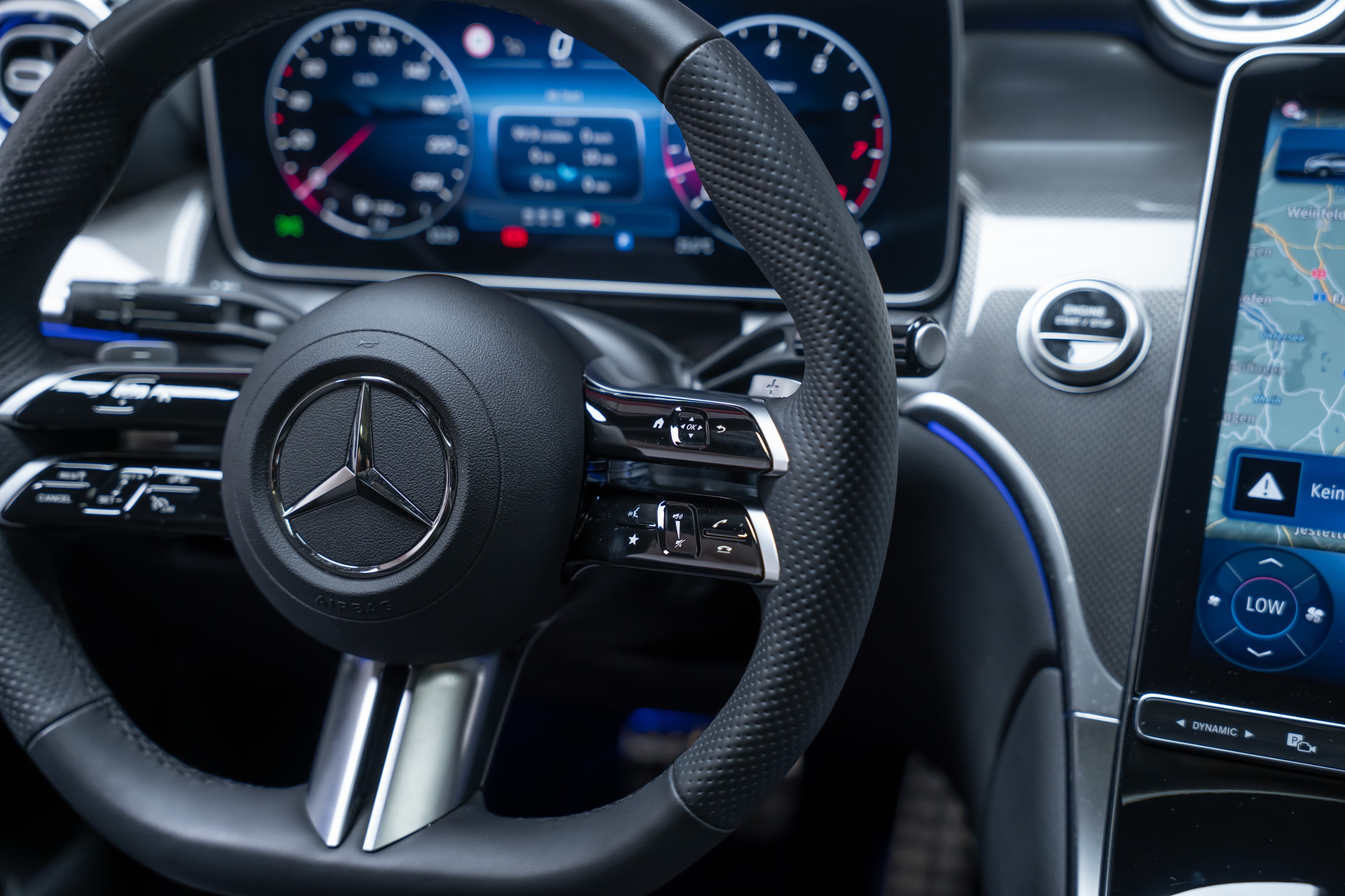 MERCEDES-BENZ GLC 300 AMG Line 4matic Coupé / Panorama-Glasdach / Burmester / 360°Kamera - Bild 34