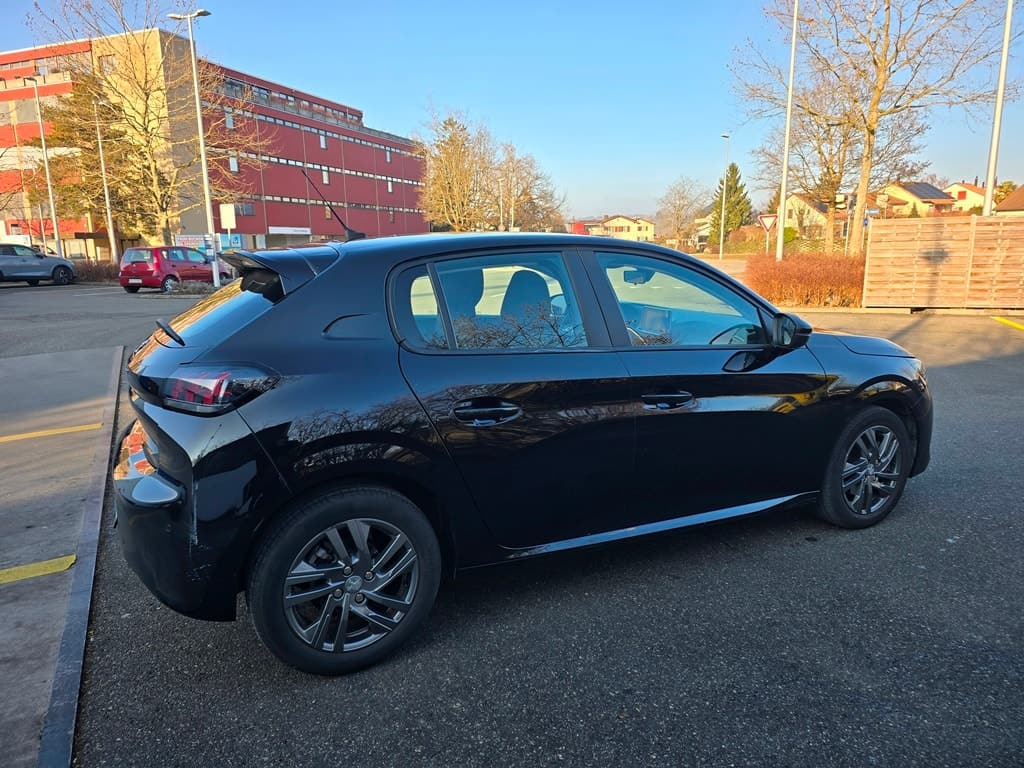 PEUGEOT 208 1.2 PureTech 100 Active Pack - Bild 9