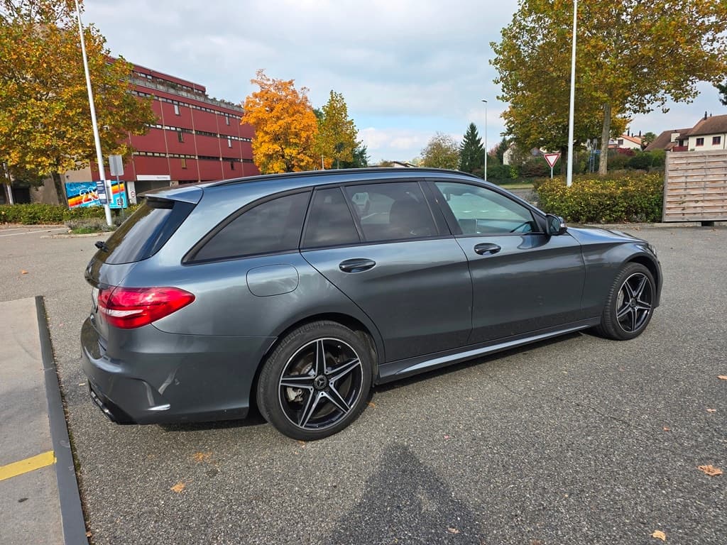 MERCEDES-BENZ C 400 AMG Line 4matic Kombi - Bild 9