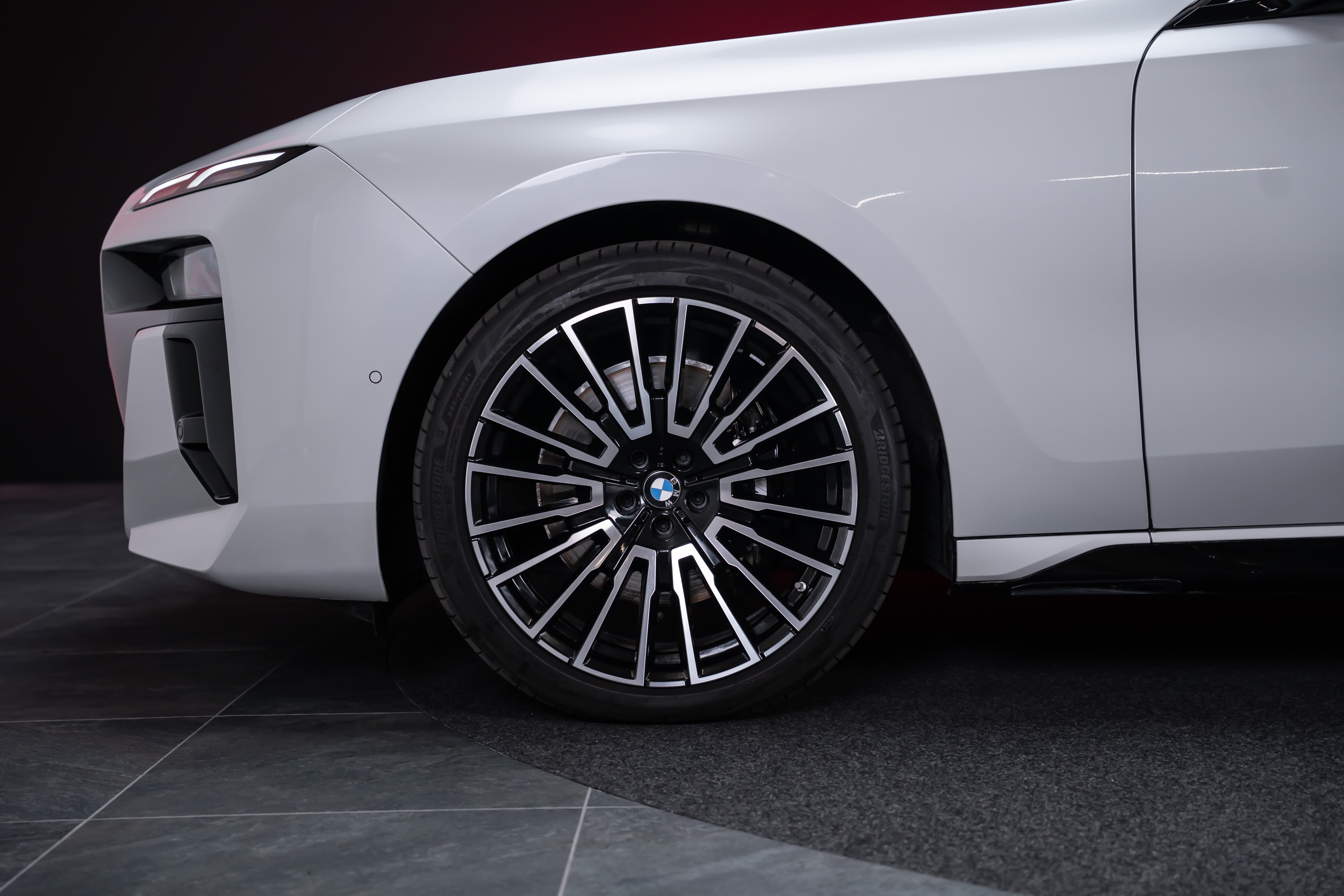 BMW 740d xDrive M Sport / Iconic Glow / Sky Lounge - Bild 12