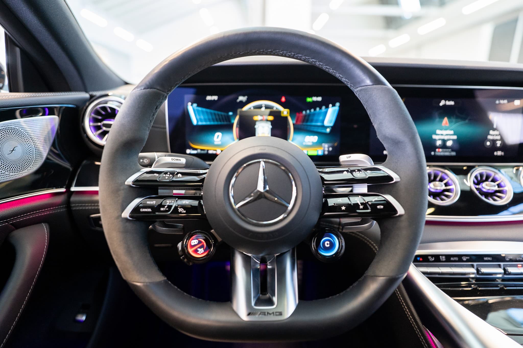 MERCEDES-BENZ AMG GT 53 4matic+ / Facelift / Carbon Keramik Bremsen / Glasdach / 360°Kamera / - Bild 19