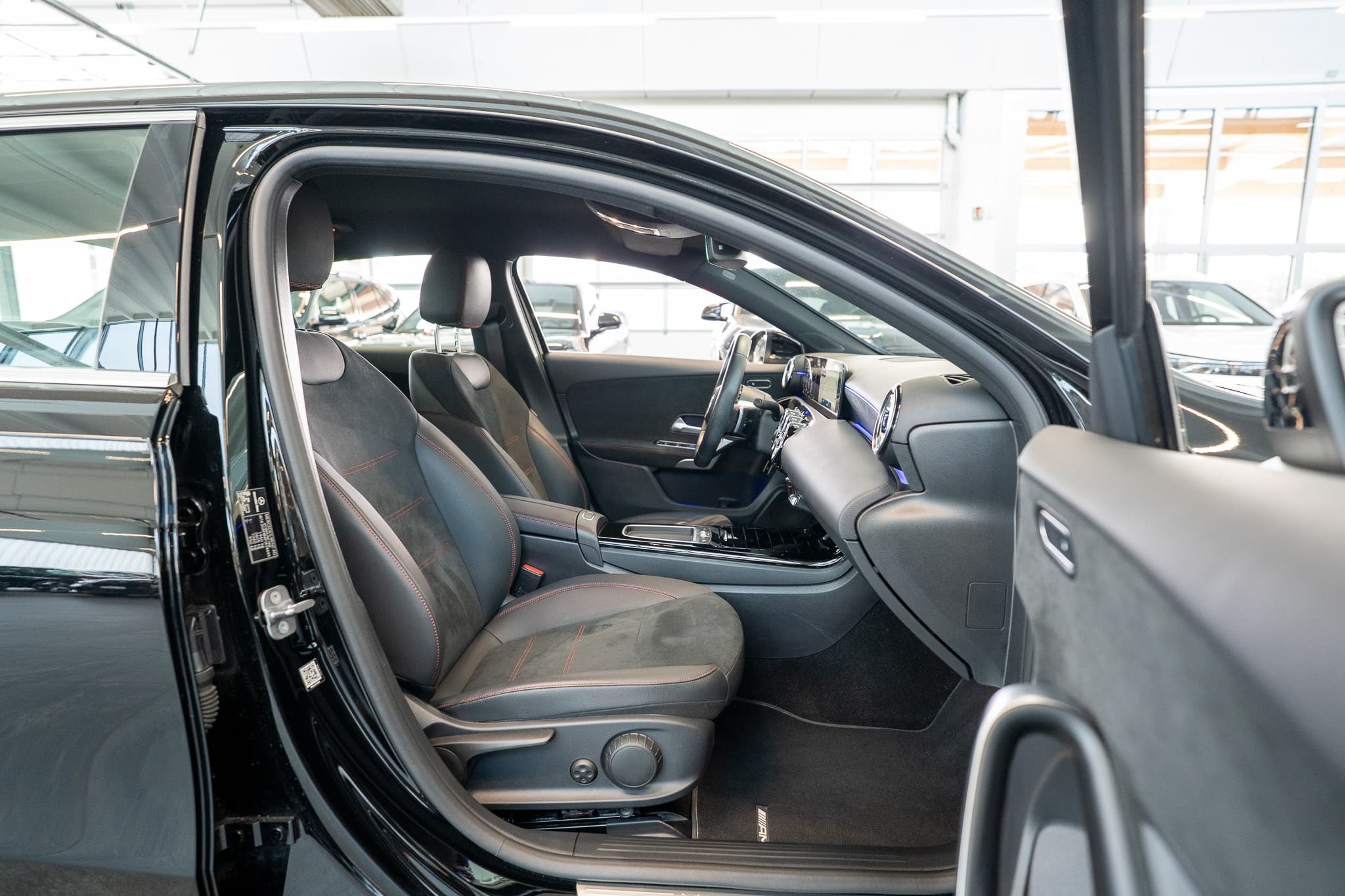 MERCEDES-BENZ A 200 AMG Line Limousine / Facelift / Rückfahrkamera / Ambientebeleuchtung - Bild 15