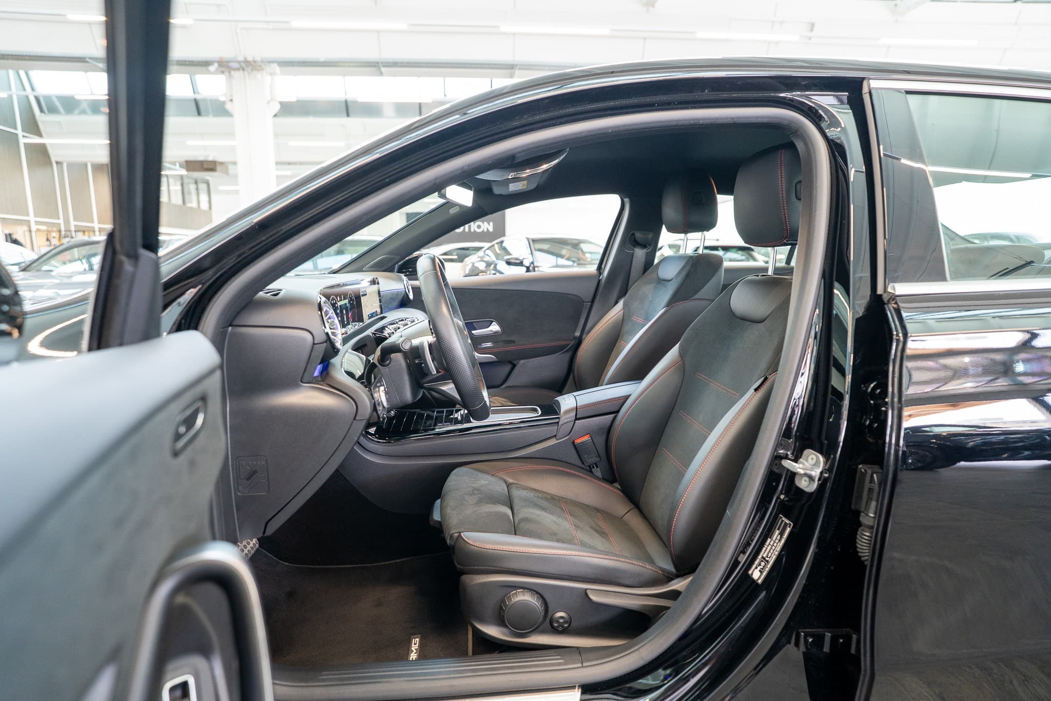 MERCEDES-BENZ A 200 AMG Line Limousine / Facelift / Rückfahrkamera / Ambientebeleuchtung - Bild 9