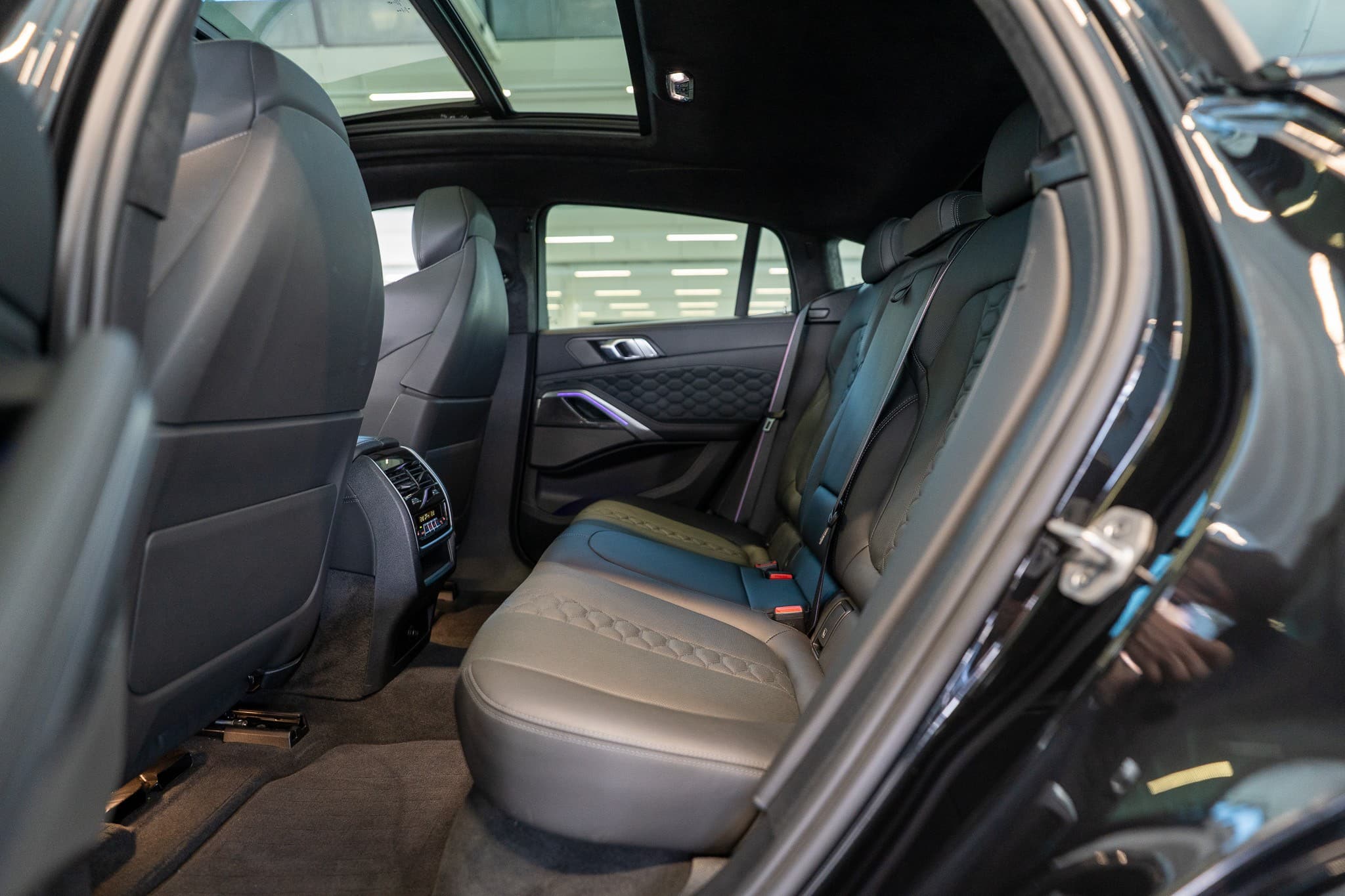 BMW X6 M Competition / Panorama / 360°Kamera / HeadUp - Bild 15