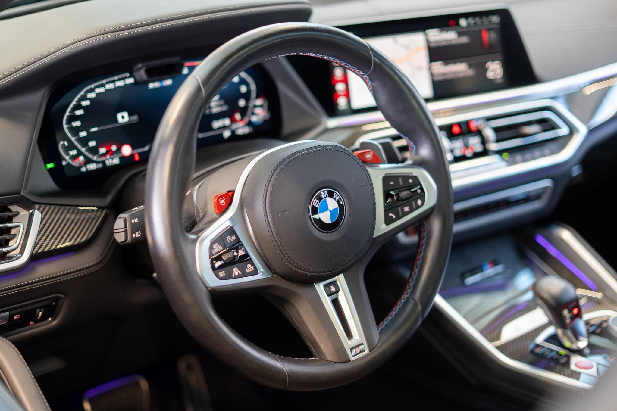 BMW X6 M Competition / Panorama / 360°Kamera / HeadUp - Bild 13