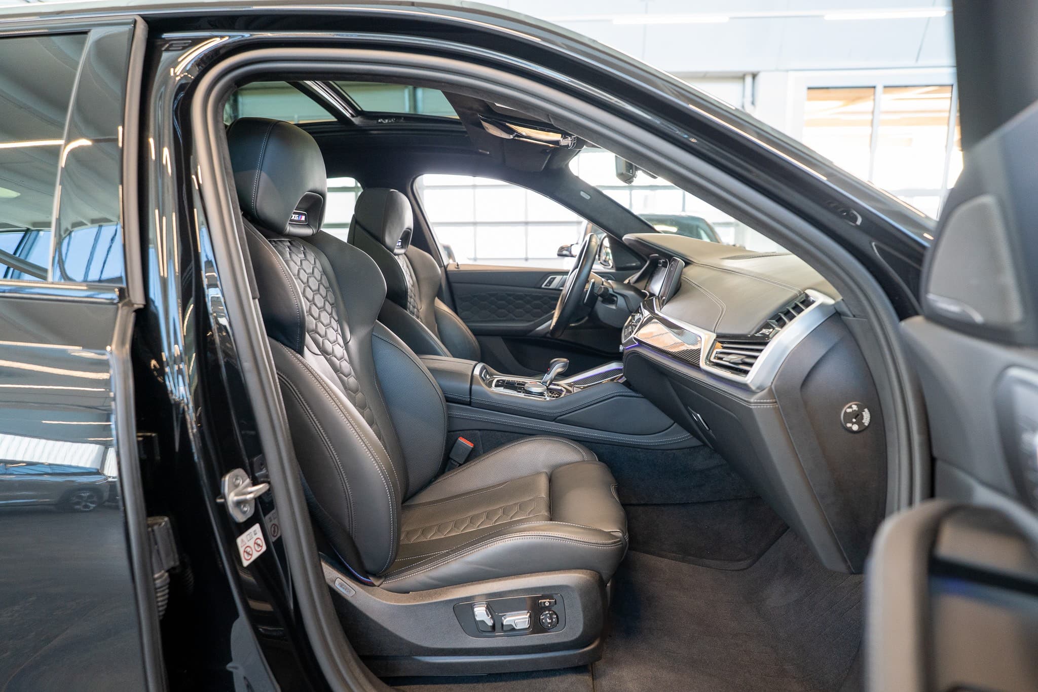 BMW X6 M Competition / Panorama / 360°Kamera / HeadUp - Bild 17