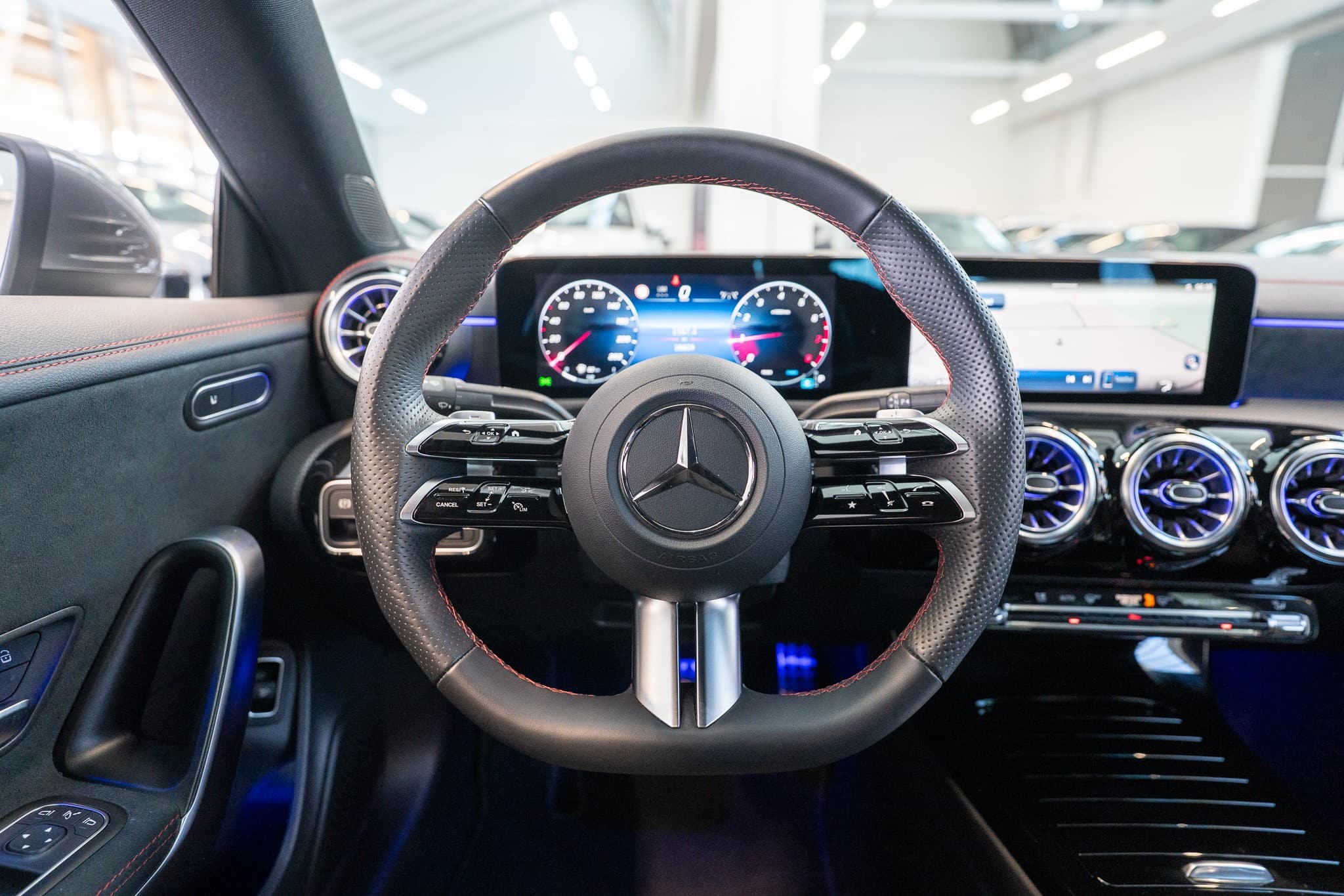 MERCEDES-BENZ CLA 200 AMG Line / Rückfahrkamera / Ambientebeleuchtung / Navi - Bild 18