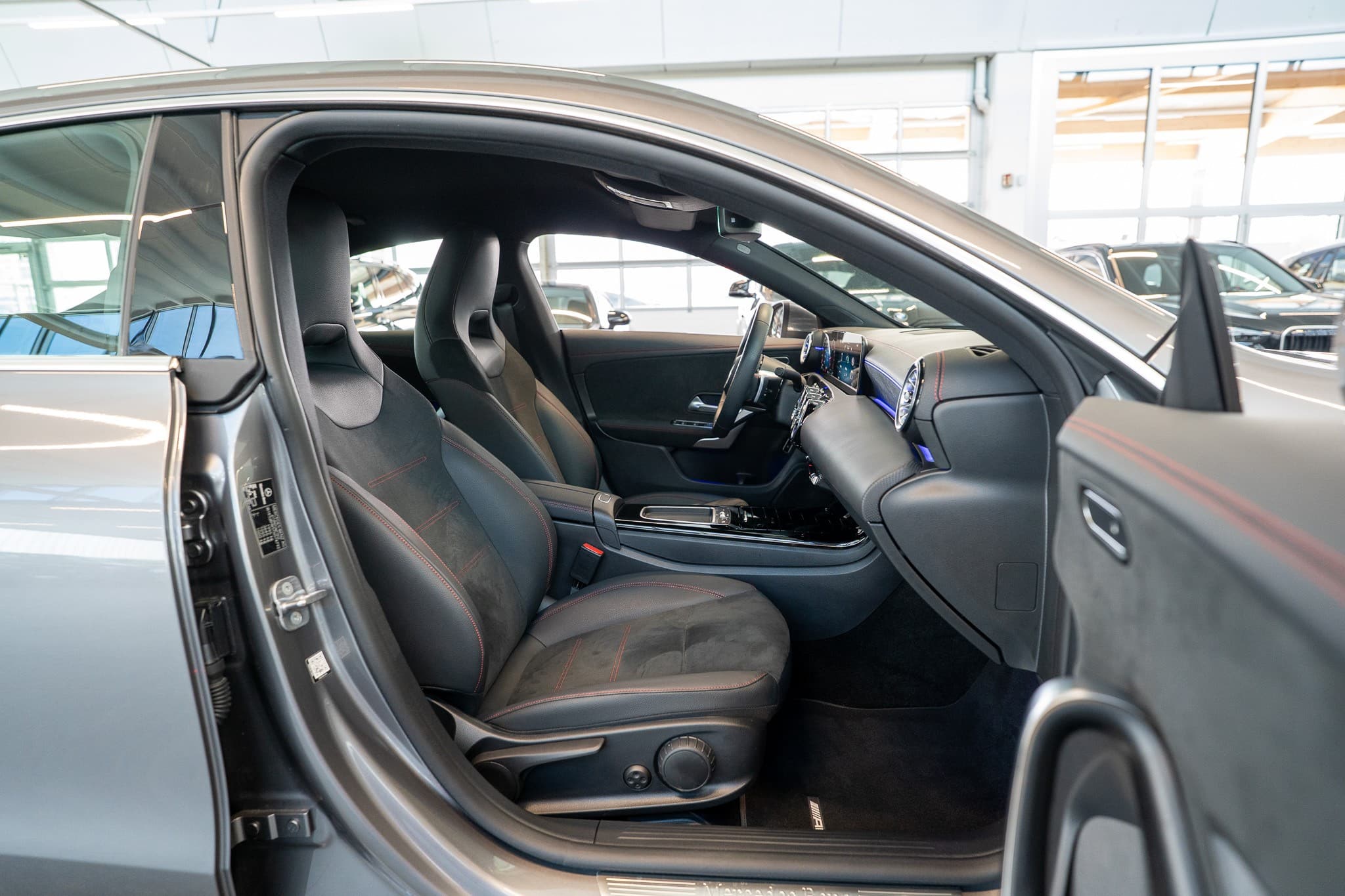 MERCEDES-BENZ CLA 200 AMG Line / Rückfahrkamera / Ambientebeleuchtung / Navi - Bild 15