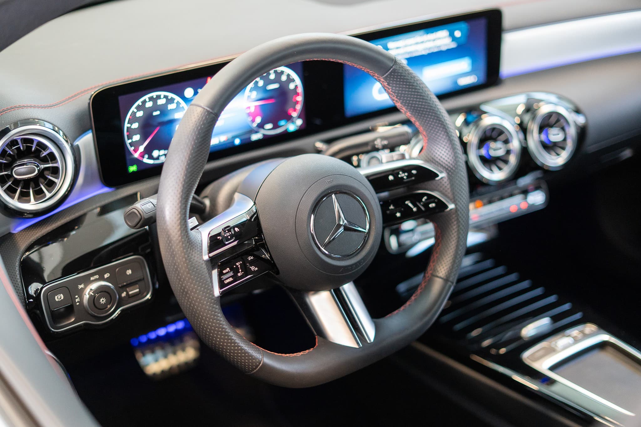 MERCEDES-BENZ CLA 200 AMG Line / Facelift / Rückfahrkamera / Ambientebeleuchtung - Bild 11