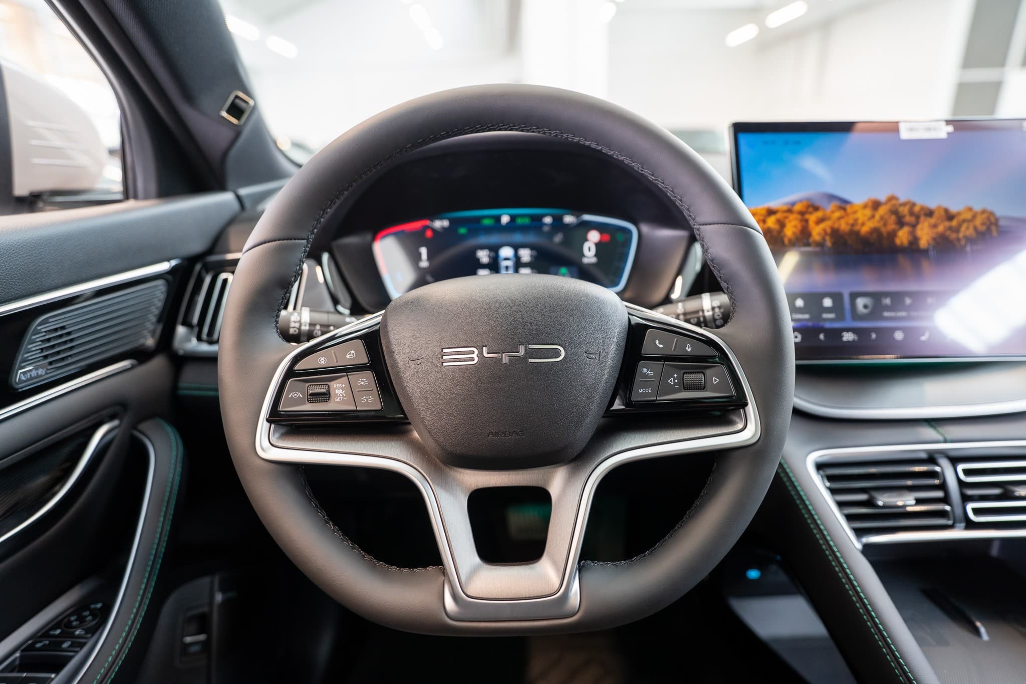 BYD Seal U DM-i Design AWD / Panorama / Head-Up Display / 360 Kamera - Bild 17