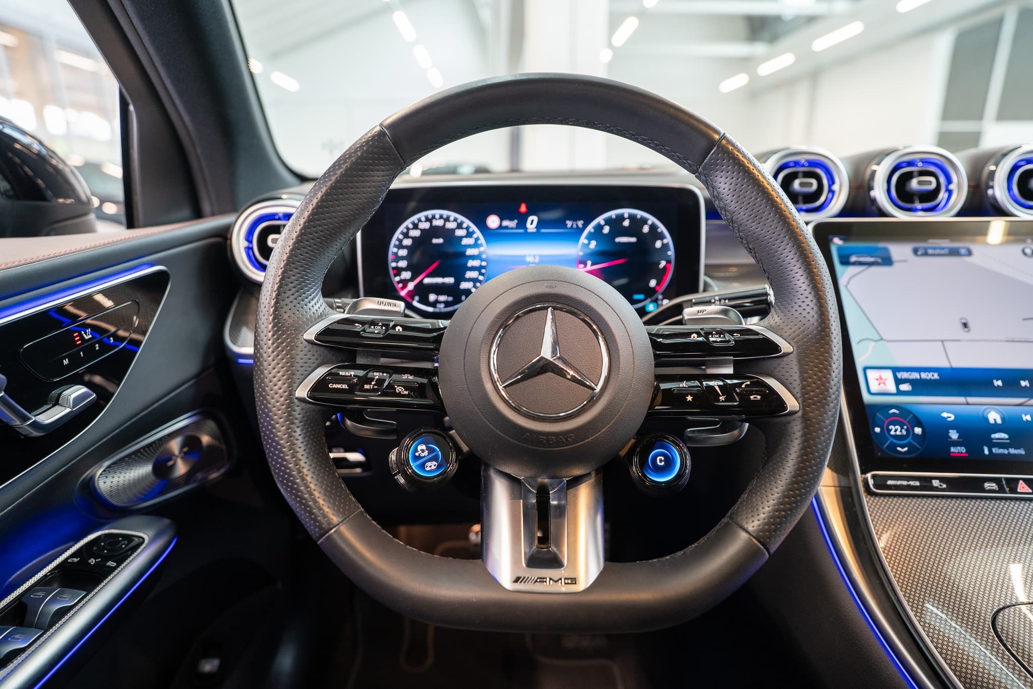 MERCEDES-BENZ GLC 43 AMG 4matic / Panorama / Performance Auspuff / 360°Kamera - Bild 20