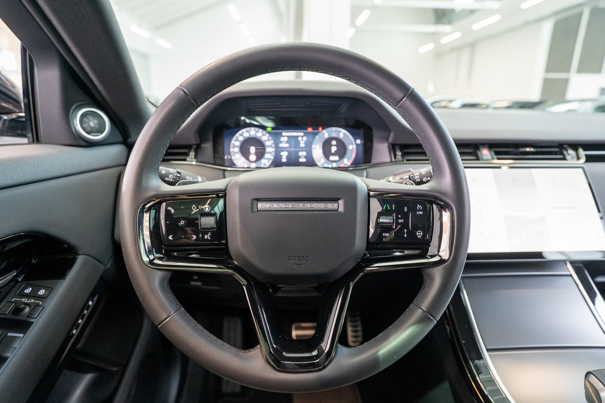 LAND ROVER Range Rover Evoque 2.0 D 200 Dynamic SE / Panorama / Rückfahrkamera / el.Sitze - Bild 19